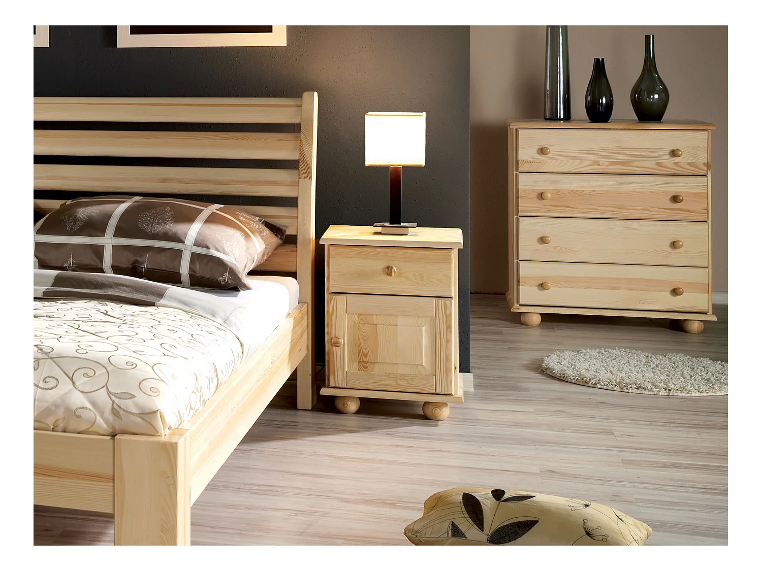 Szafka nocna z drewna litego, sosnowa z szufladą i drzwiczkami P OLIVER