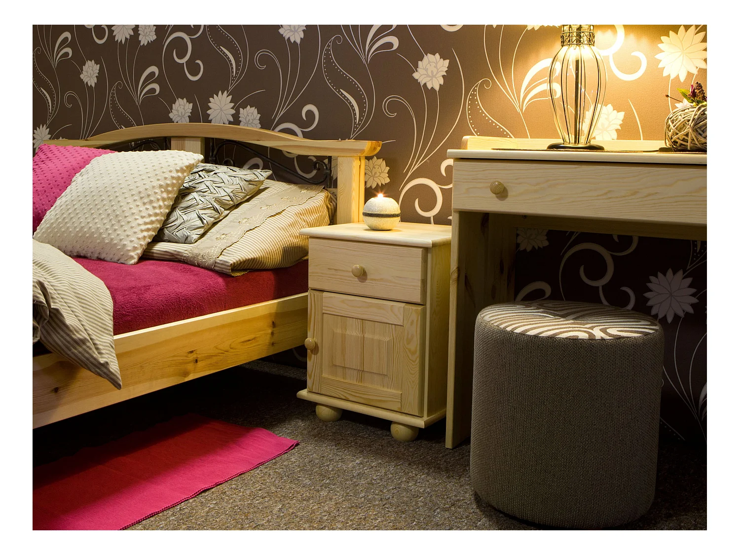 Szafka nocna z drewna litego, sosnowa z szufladą i drzwiczkami P OLIVER