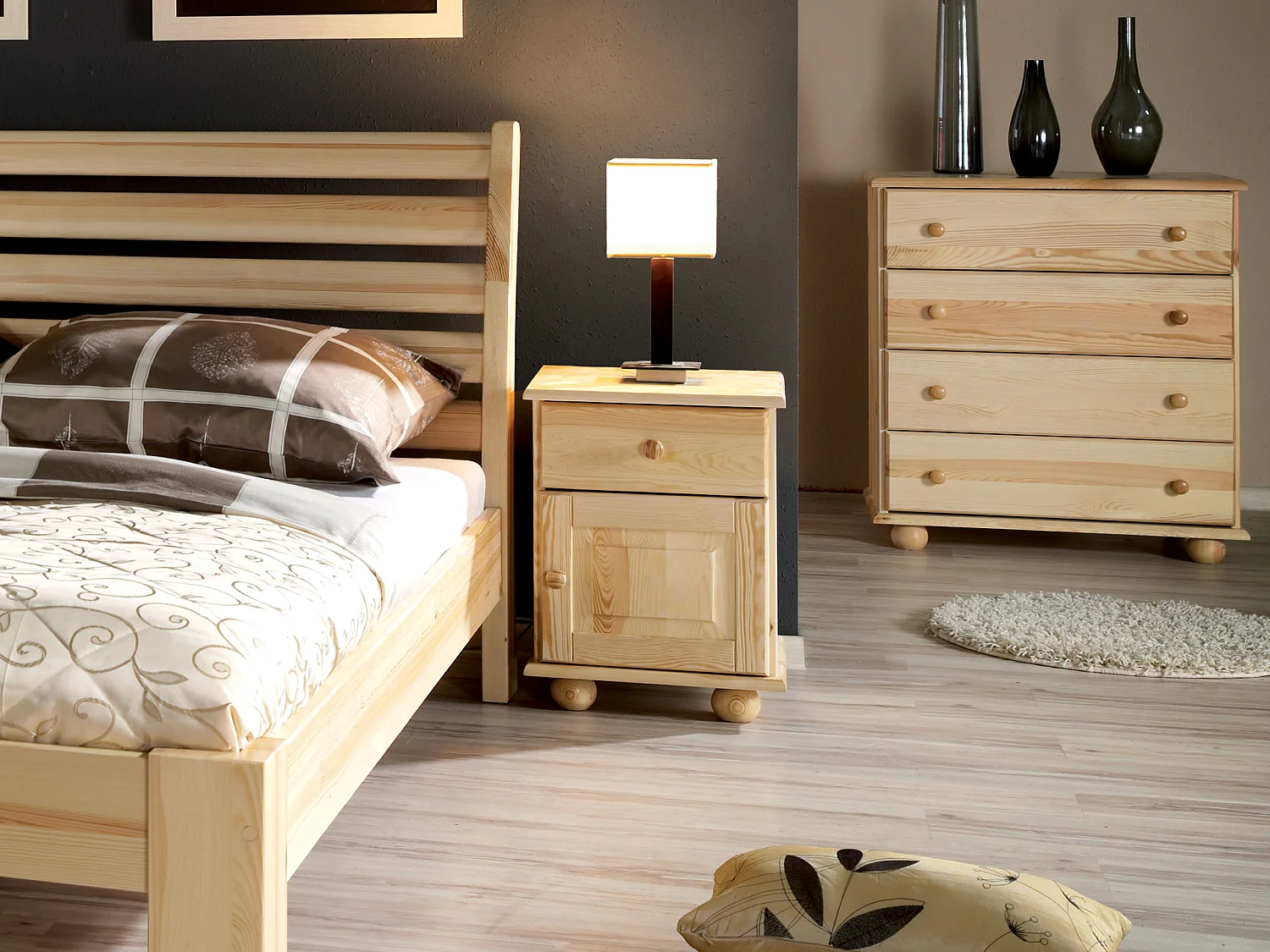 Szafka nocna z drewna litego, sosnowa z szufladą i drzwiczkami P OLIVER