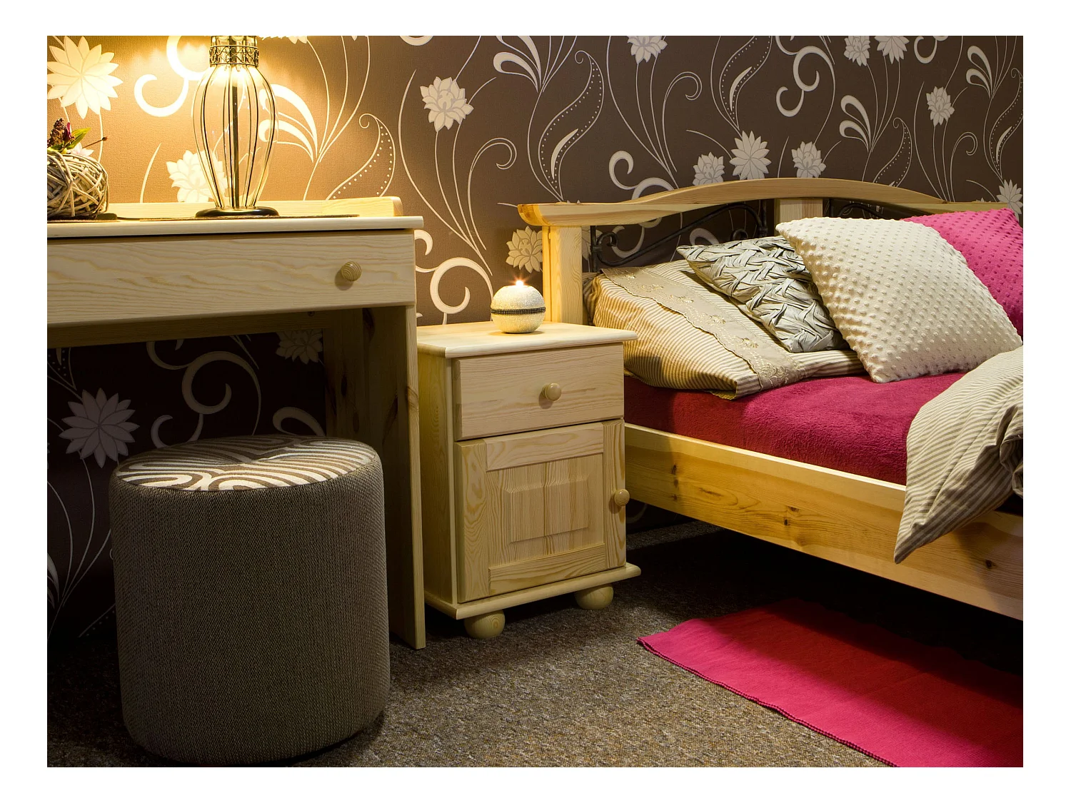 Szafka nocna z drewna litego, sosnowa z szufladą i drzwiczkami L OLIVER