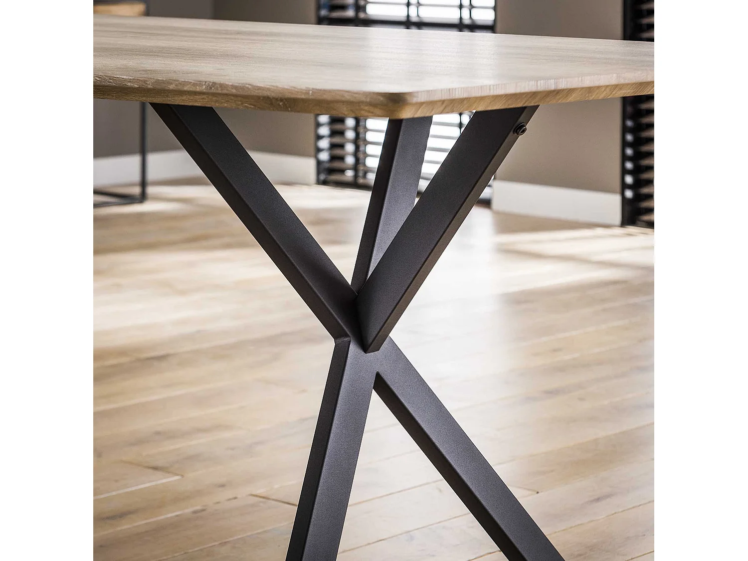 Table à manger plateau ovale - Table à manger Chêne Antique Wash - Structure métal noir - Pour 6 personnes - 190x90cm