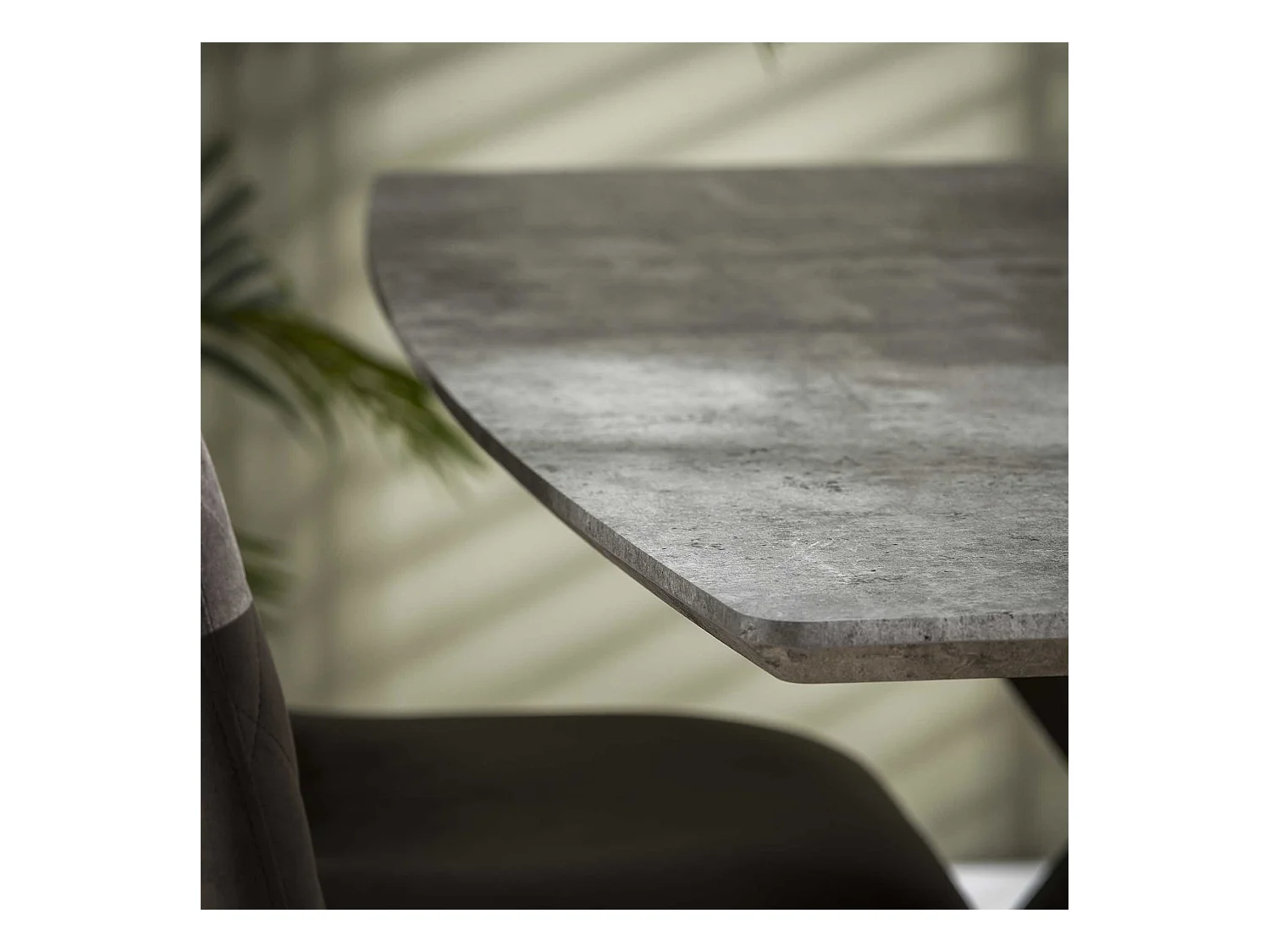 Industriele Eetkamertafel - Ovaal Blad - Zwart Gepoedercoat Frame - 160x90x76