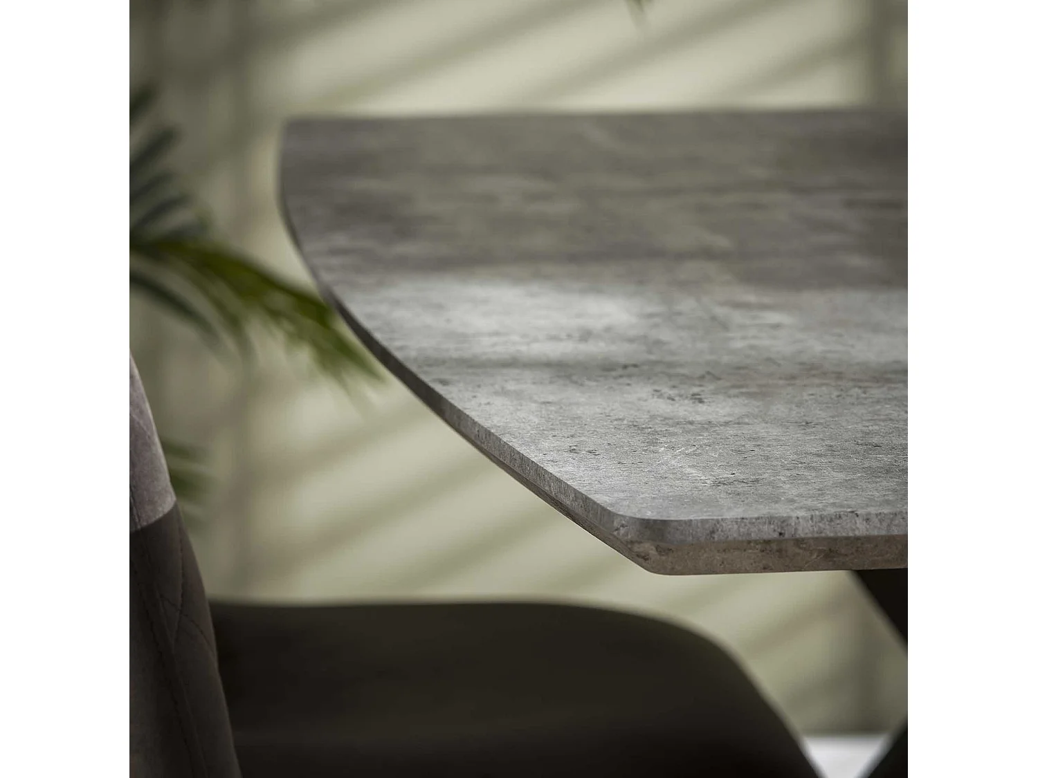 Table à manger industrielle - Plateau ovale - Cadre thermolaqué noir - 160 x 90 x 76 cm