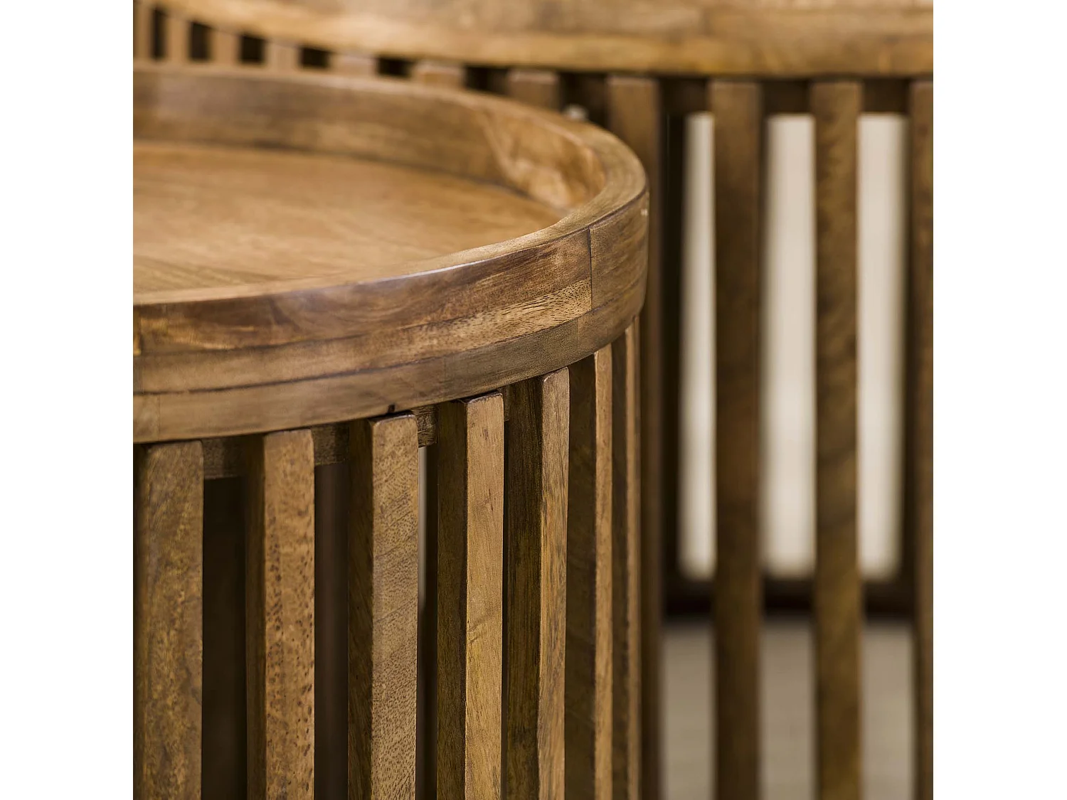 Ensemble de tables basses Tweak - Ø65/Ø50 - Bois de manguier massif - Couleur sable - Style industriel