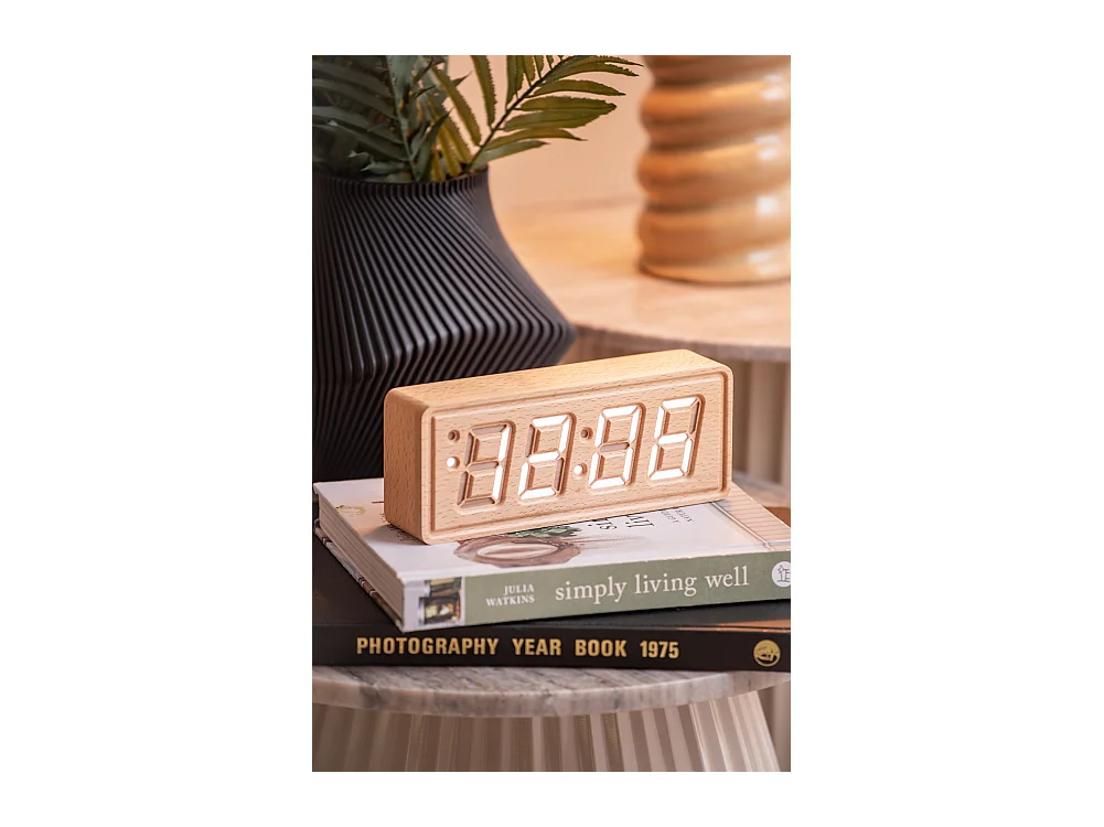 Réveil en bois massif gravé - Bois clair