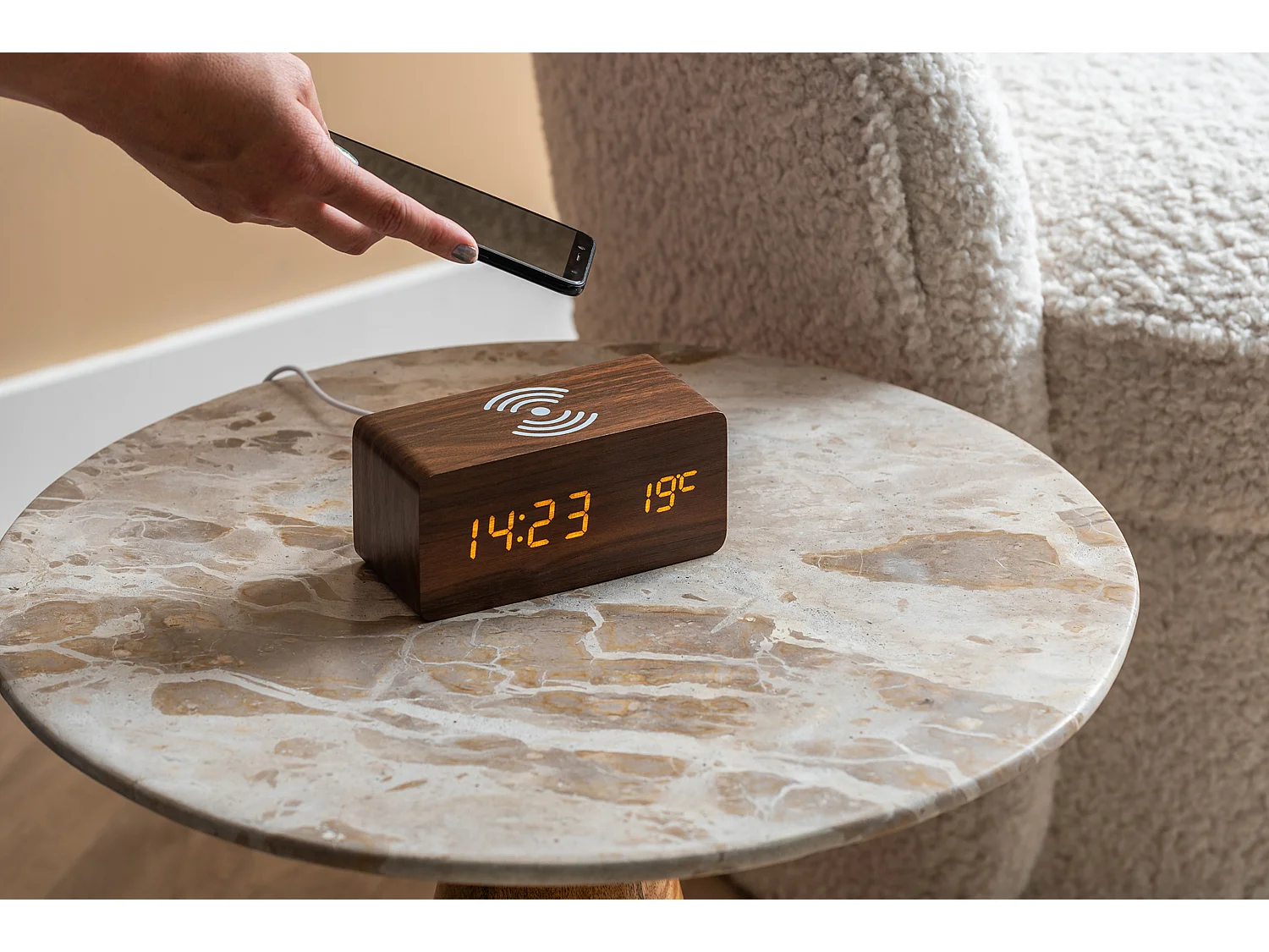 Bloc réveil avec chargeur de téléphone LED - Bois foncé