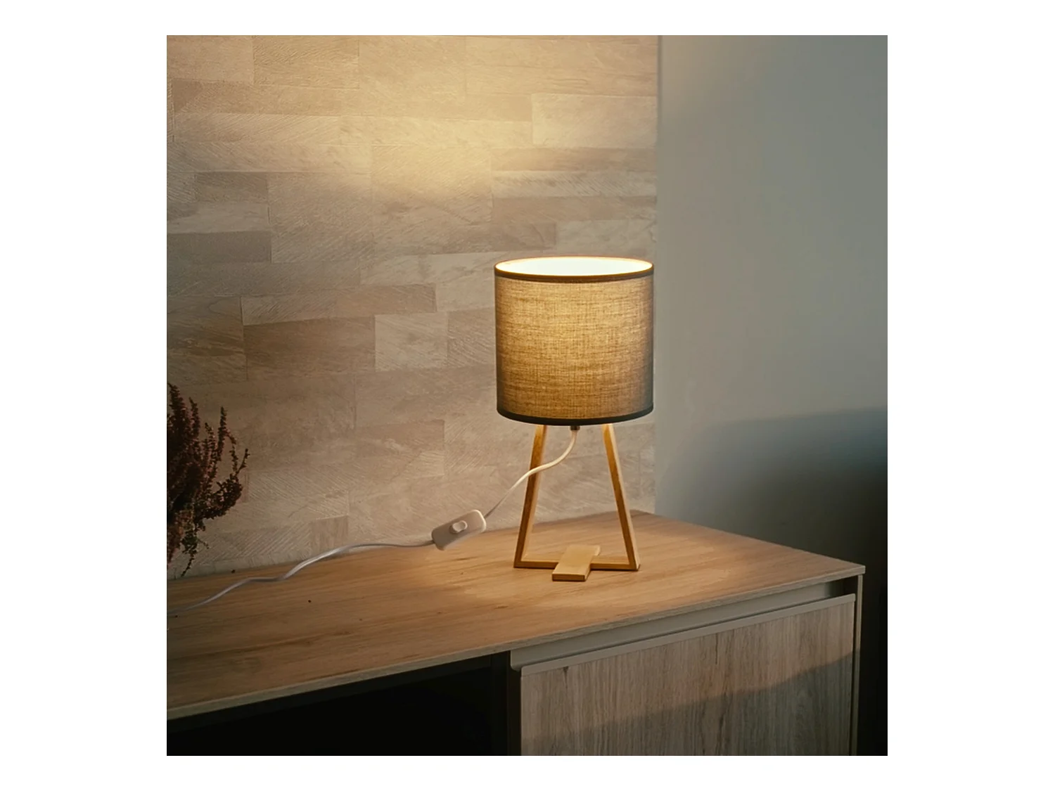 FORLIGHT NUTS - Lampe à poser de style nordique. Pour table de chevet en bois naturel et textile gris. E27