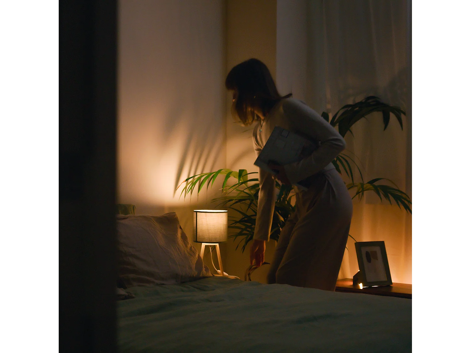 FORLIGHT NUTS - Lampe à poser de style nordique. Pour table de chevet en bois naturel et textile gris. E27