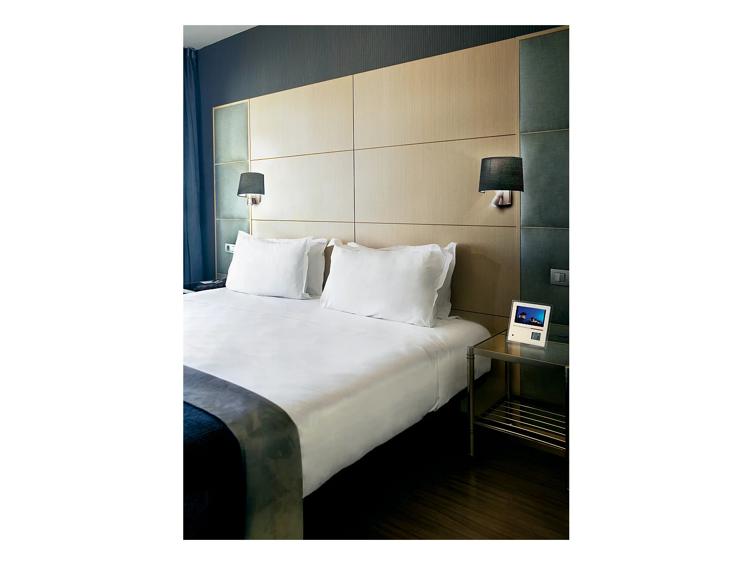 LEDS C4 Applique Balmoral Led E27 2.2.,15W Blanc Chaud - 3000K Na Nickel Satiné