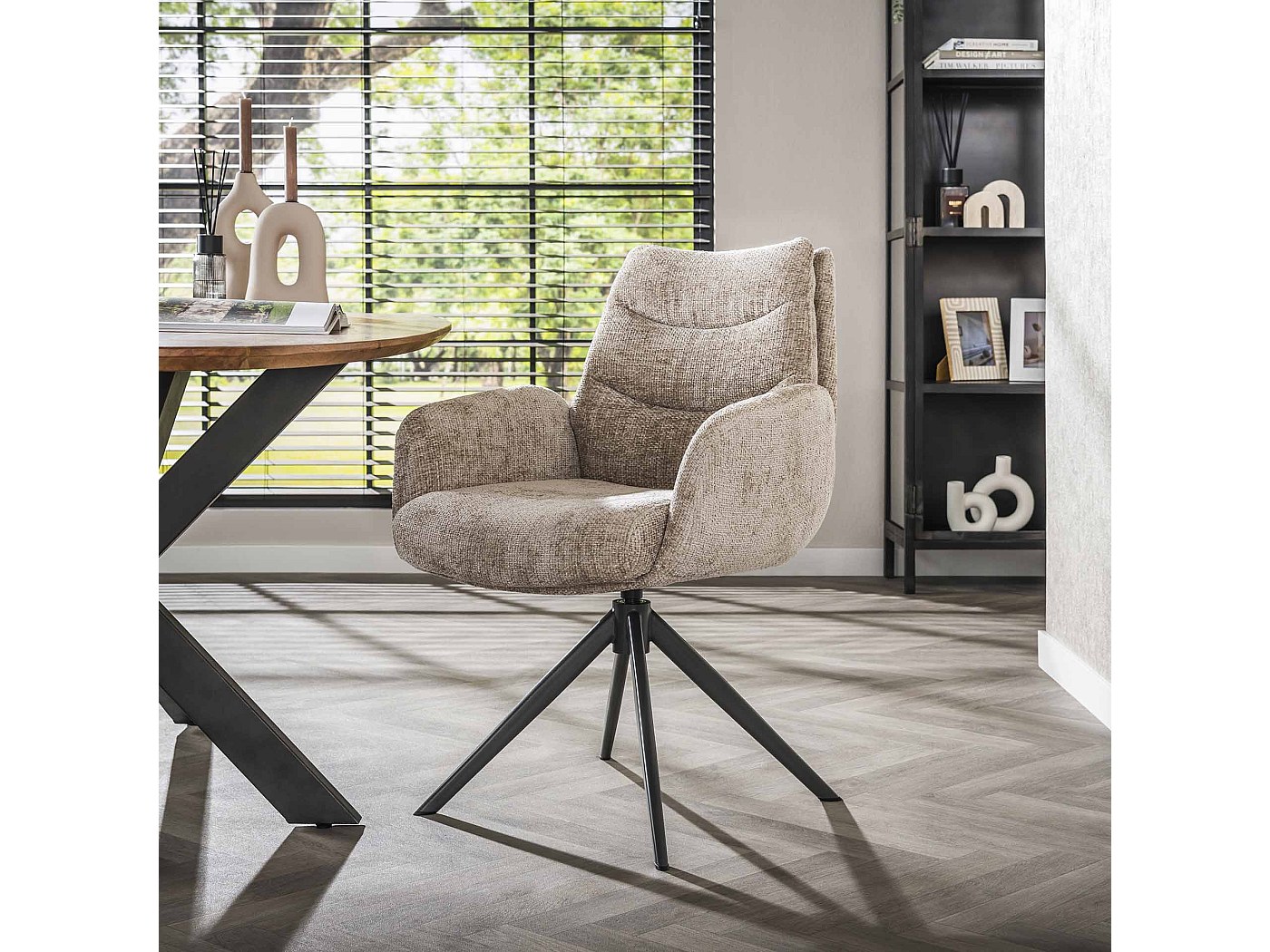 CHAISE KIRA SABLE PIEDS LAQUES SABLE