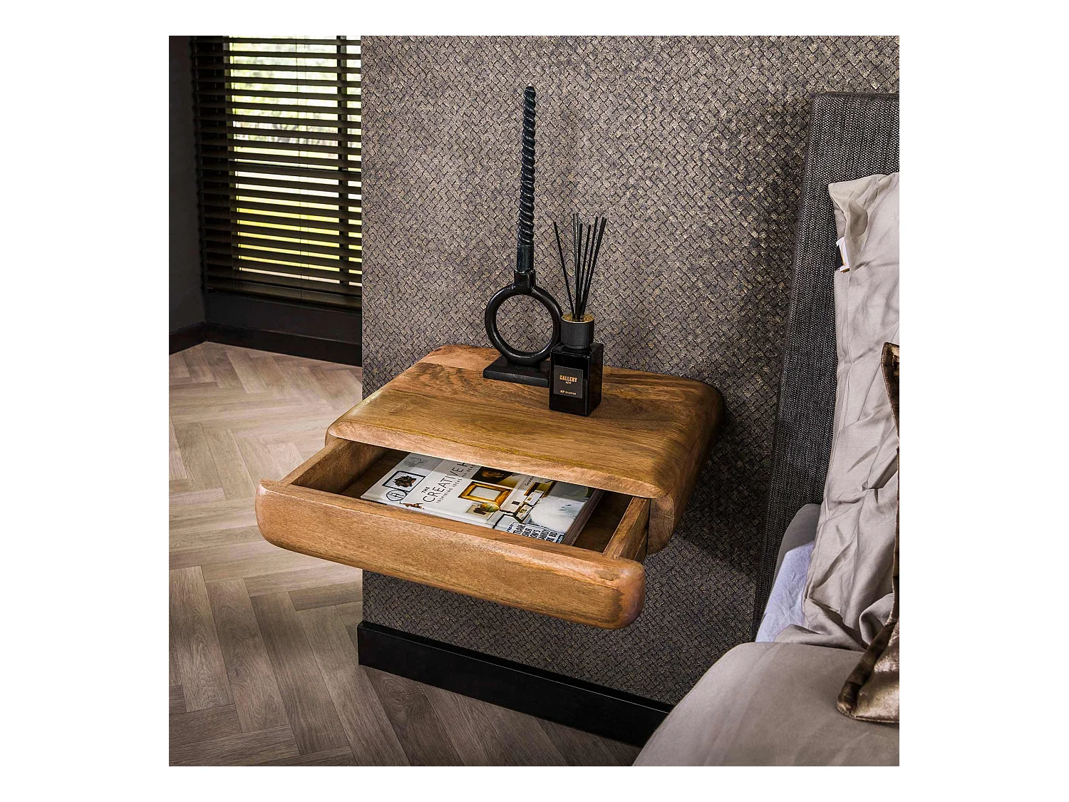 Table de chevet Sleek - Manguier massif naturel