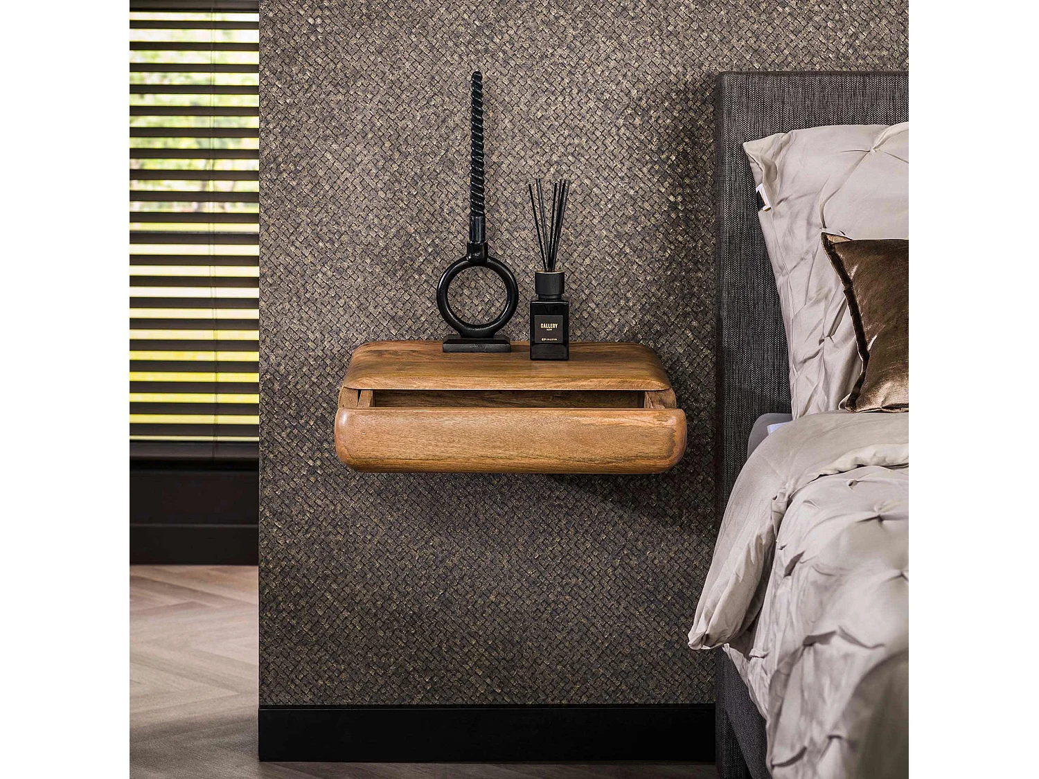 Table de chevet Sleek - Manguier massif naturel