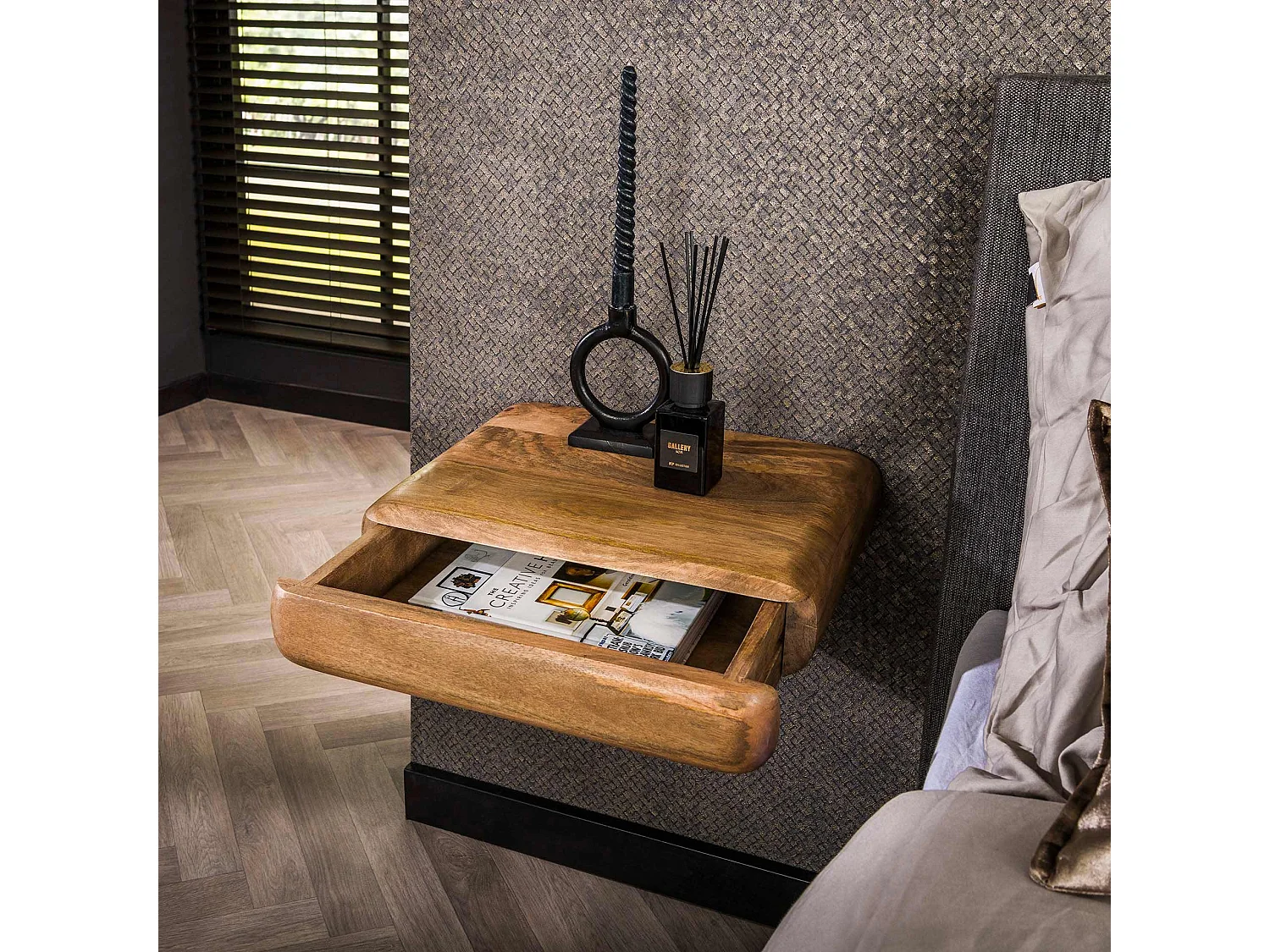 Table de chevet Sleek - Manguier massif naturel