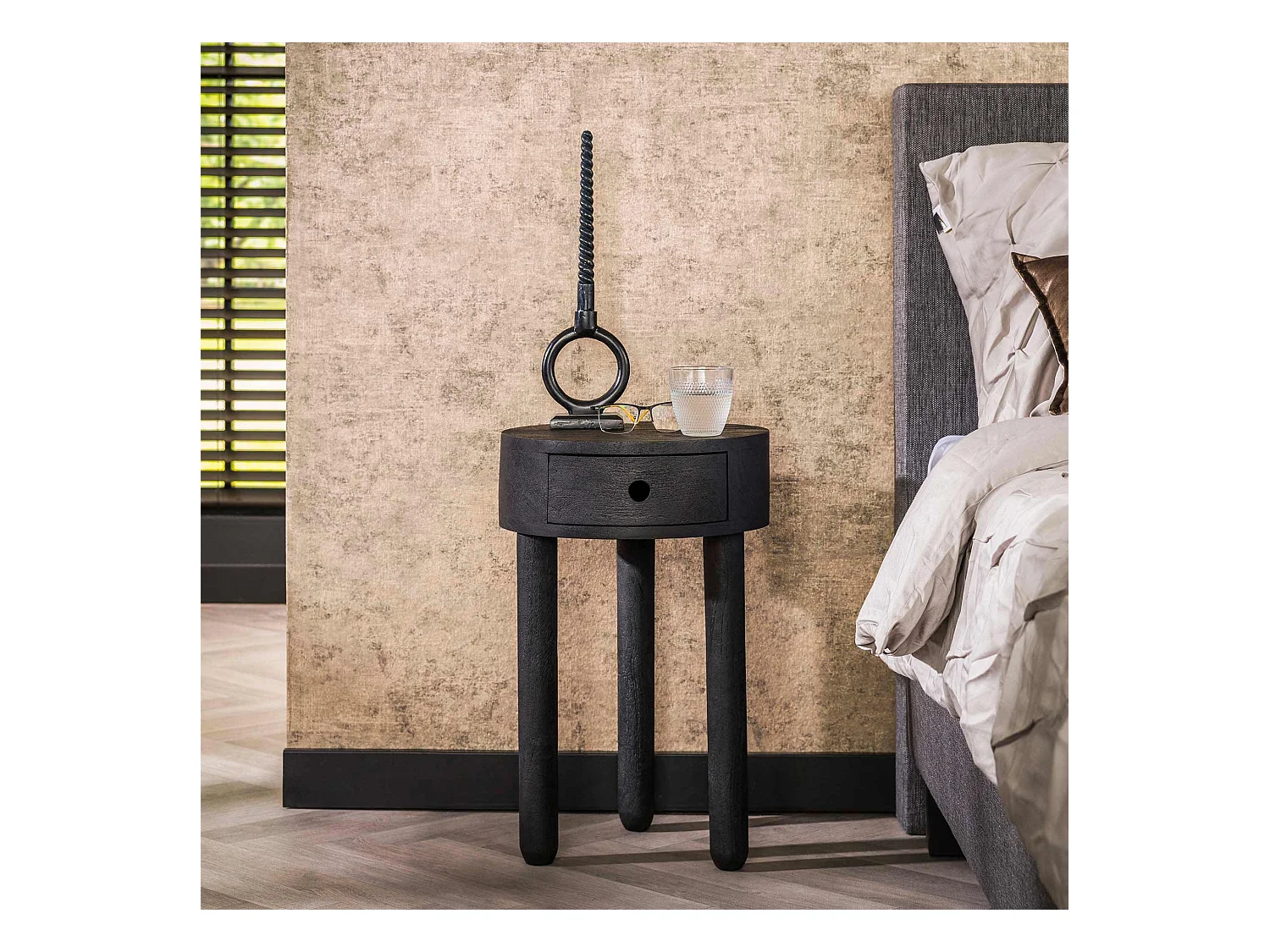 Table de chevet 1L Ronde Plein Bois - Acacia Massif Noir
