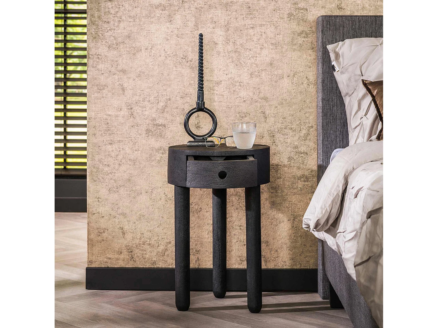 Table de chevet 1L Ronde Plein Bois - Acacia Massif Noir