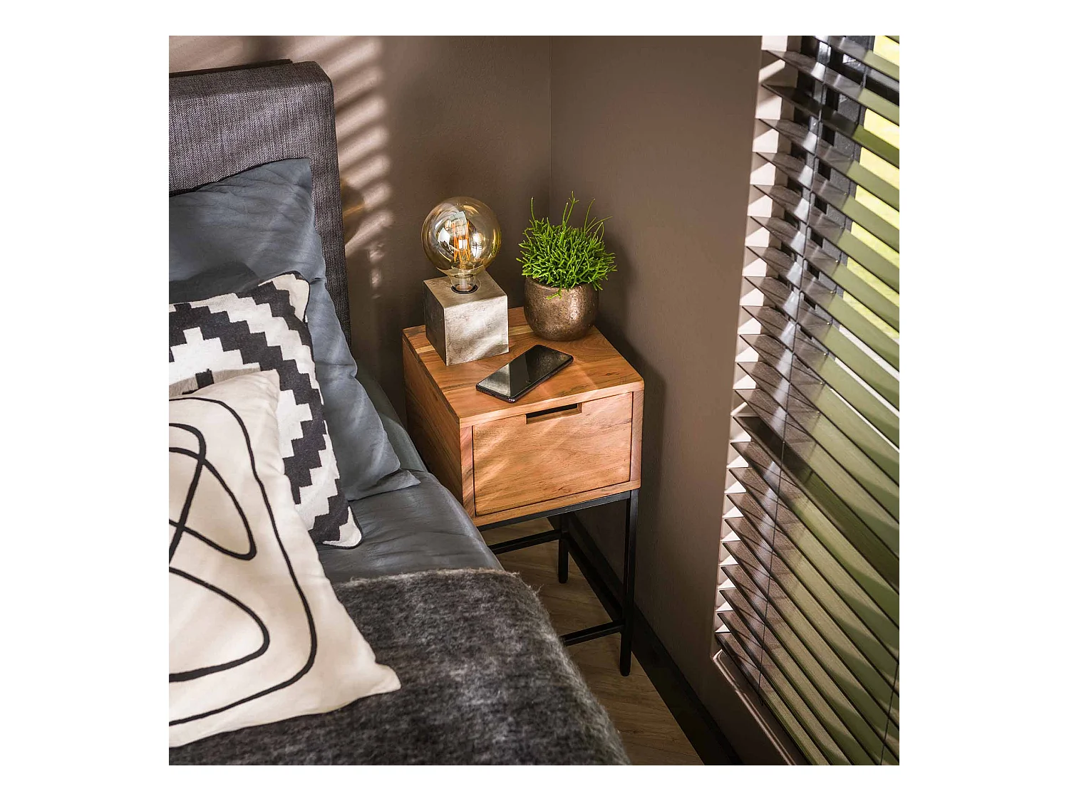 Table de chevet XS plate / Acacia massif naturel