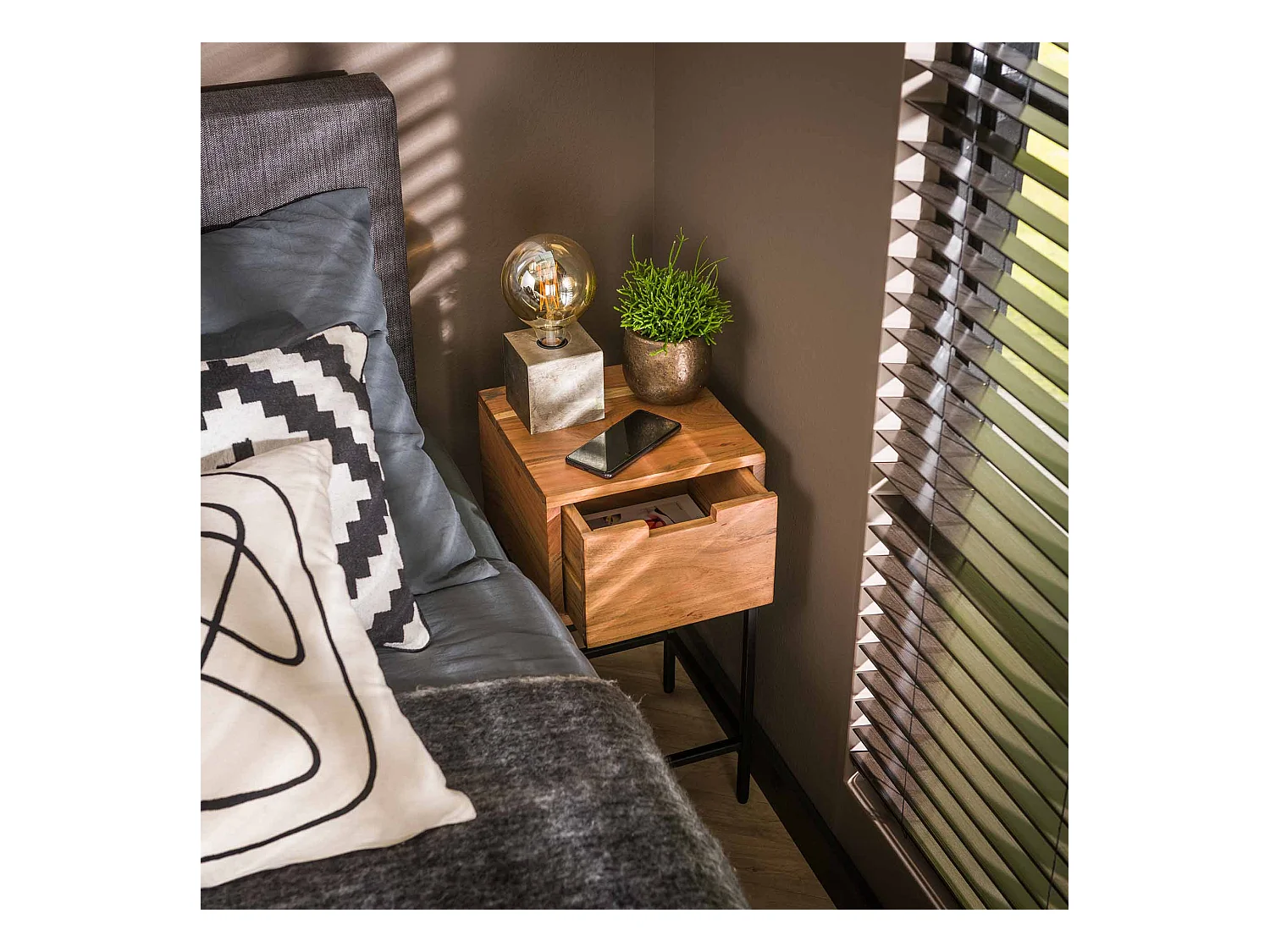 Table de chevet XS plate / Acacia massif naturel