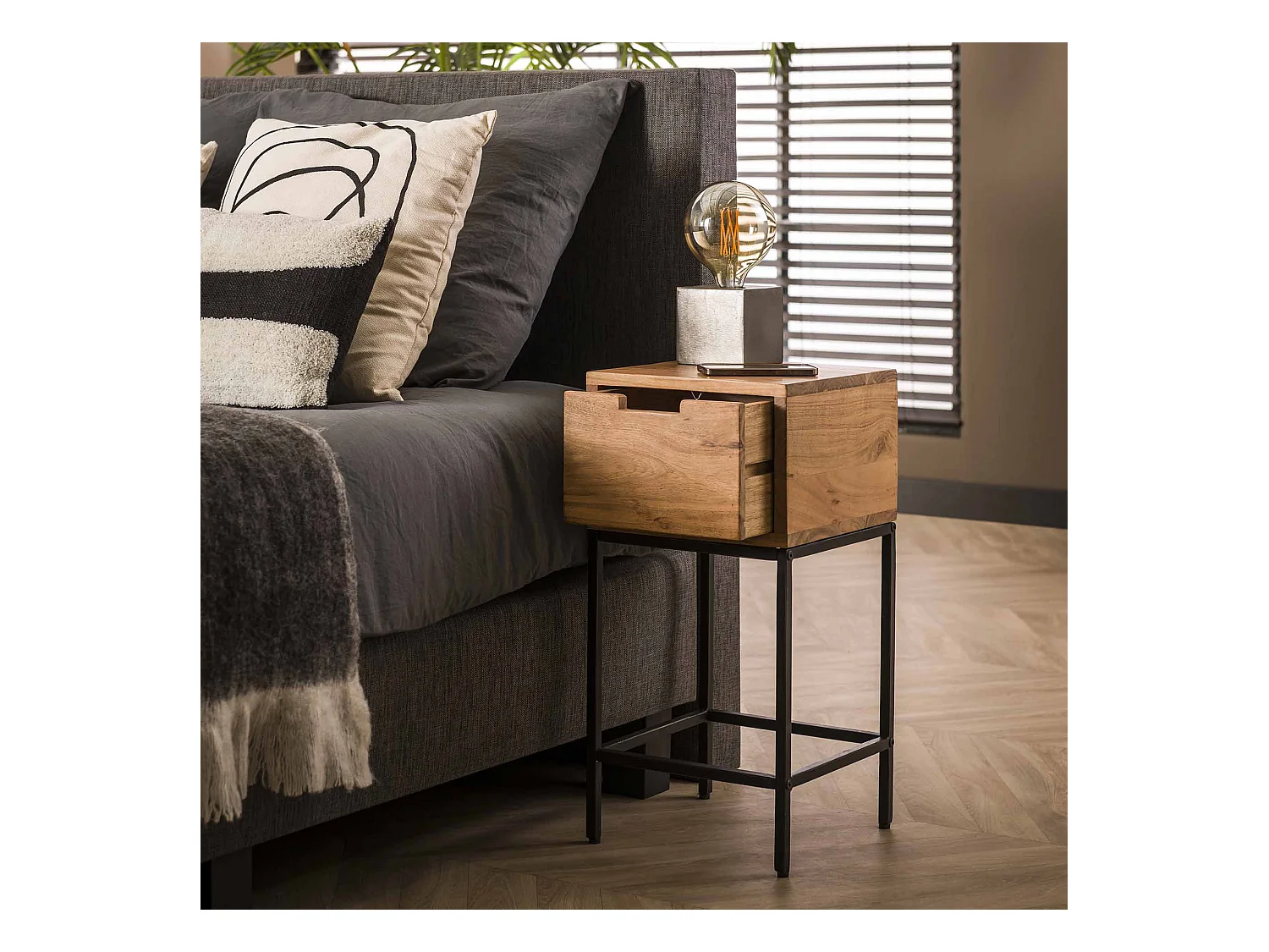 Table de chevet XS plate / Acacia massif naturel