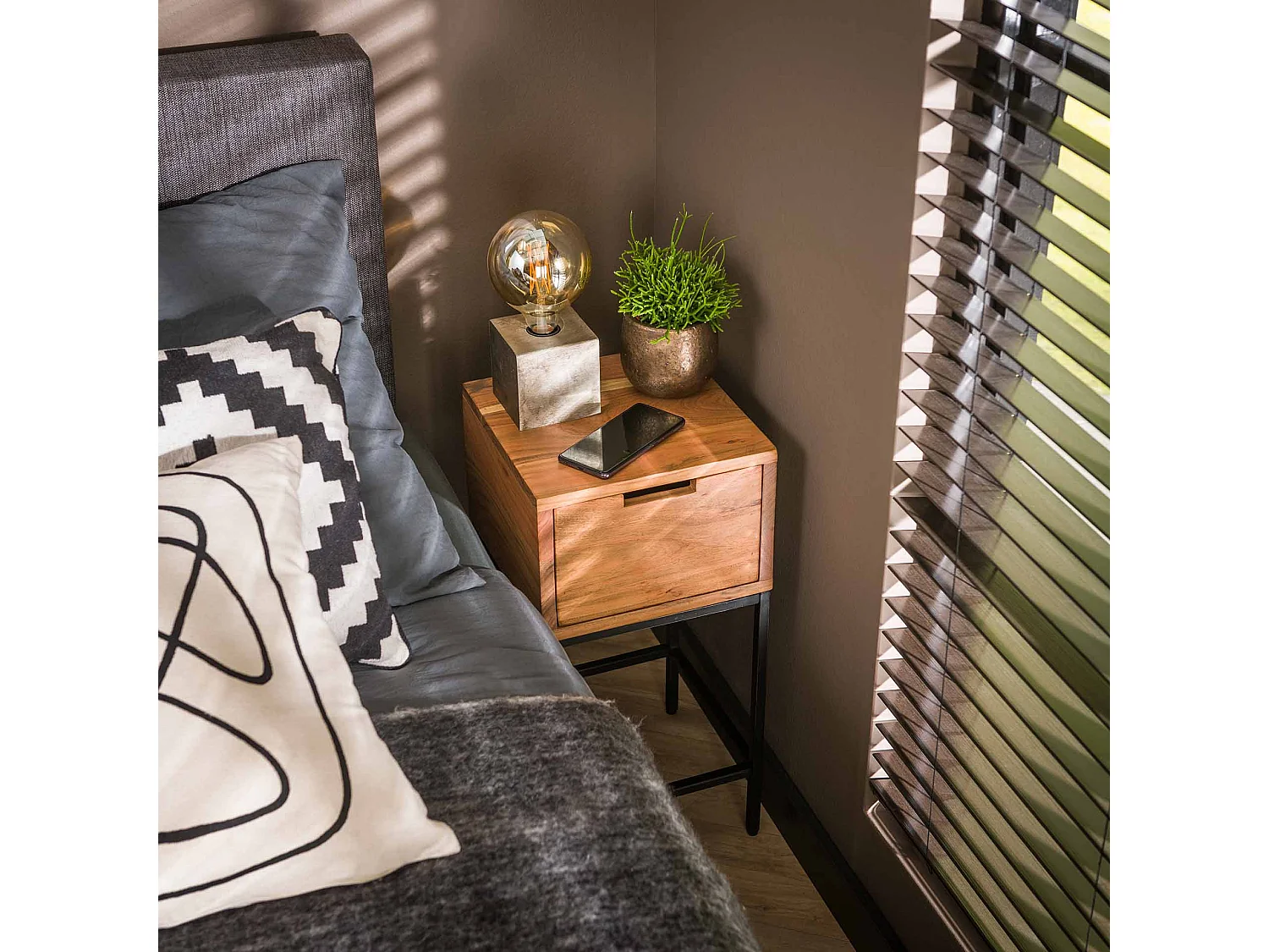 Nachtkastje XS flat / Massief acacia naturel