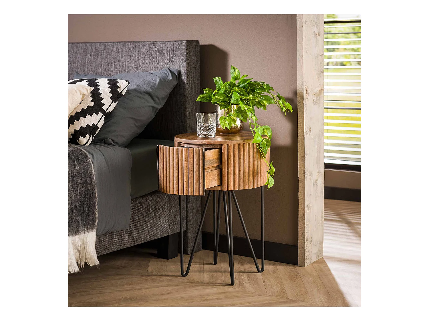 Table de chevet 1L tweak ronde / Couleur sable mangue unie