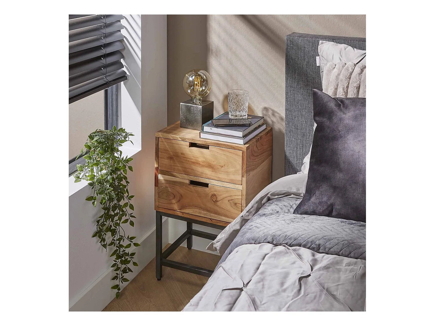 Table de chevet Flat - 2 tiroirs - Bois d'acacia massif