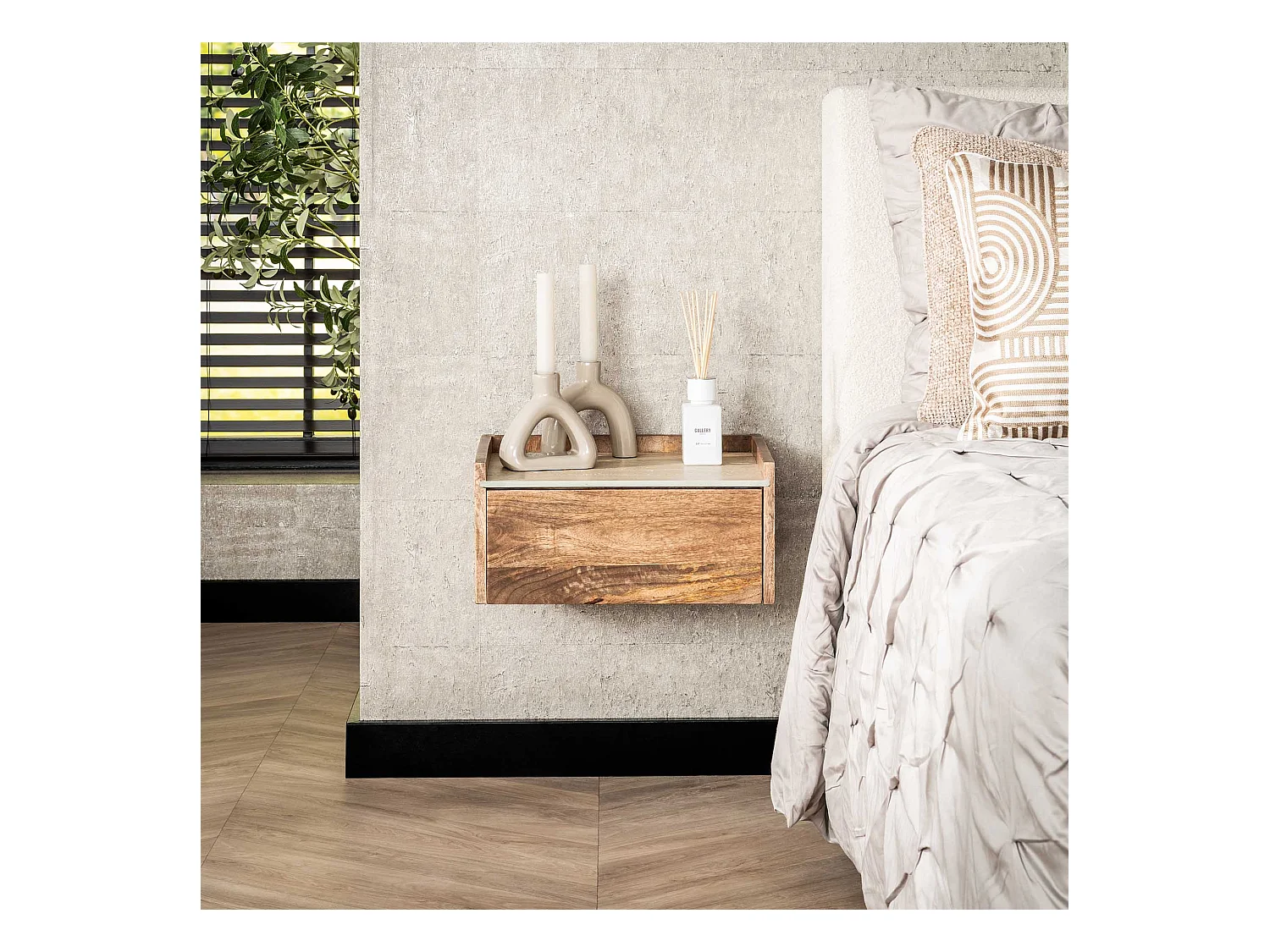 Table de chevet suspendue Nuovo Travertine - Mangue massif couleur sable