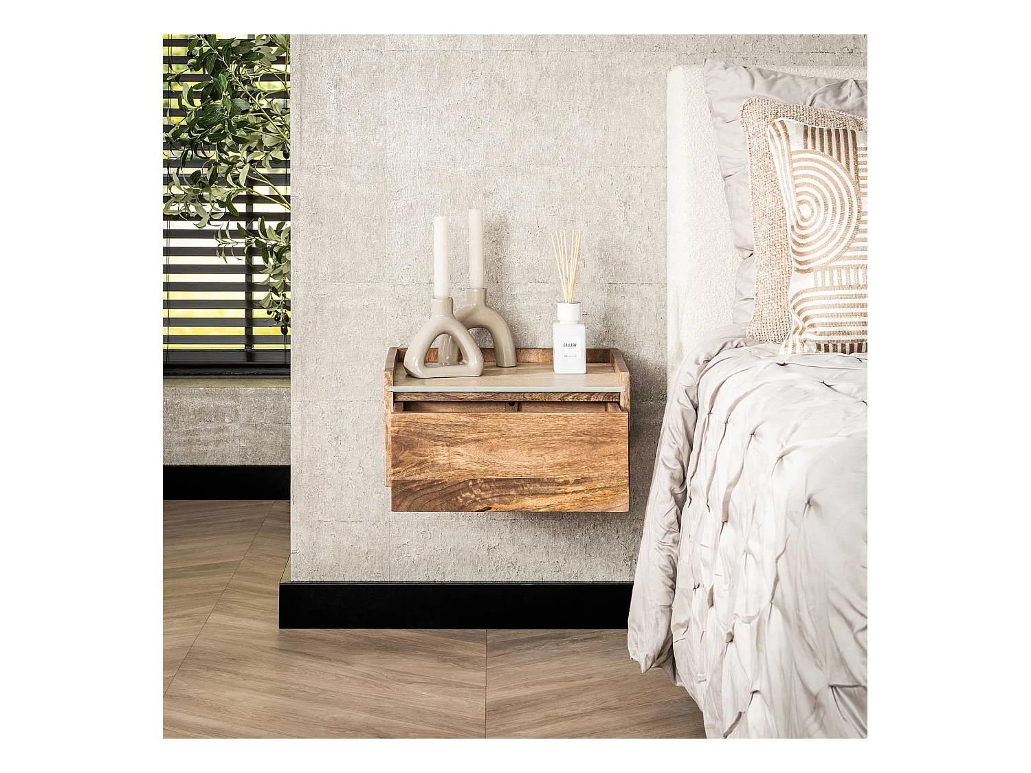 Table de chevet suspendue Nuovo Travertine - Mangue massif couleur sable