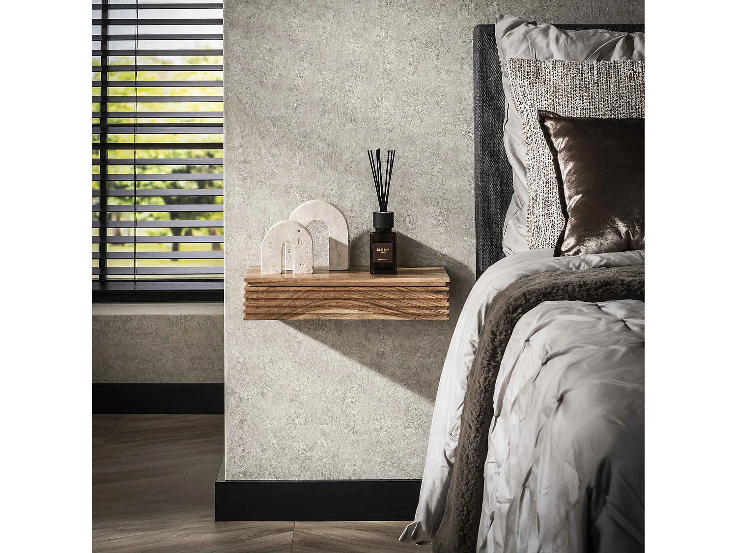 Tables de chevet 2 niveaux en acacia massif naturel (40 cm de large)