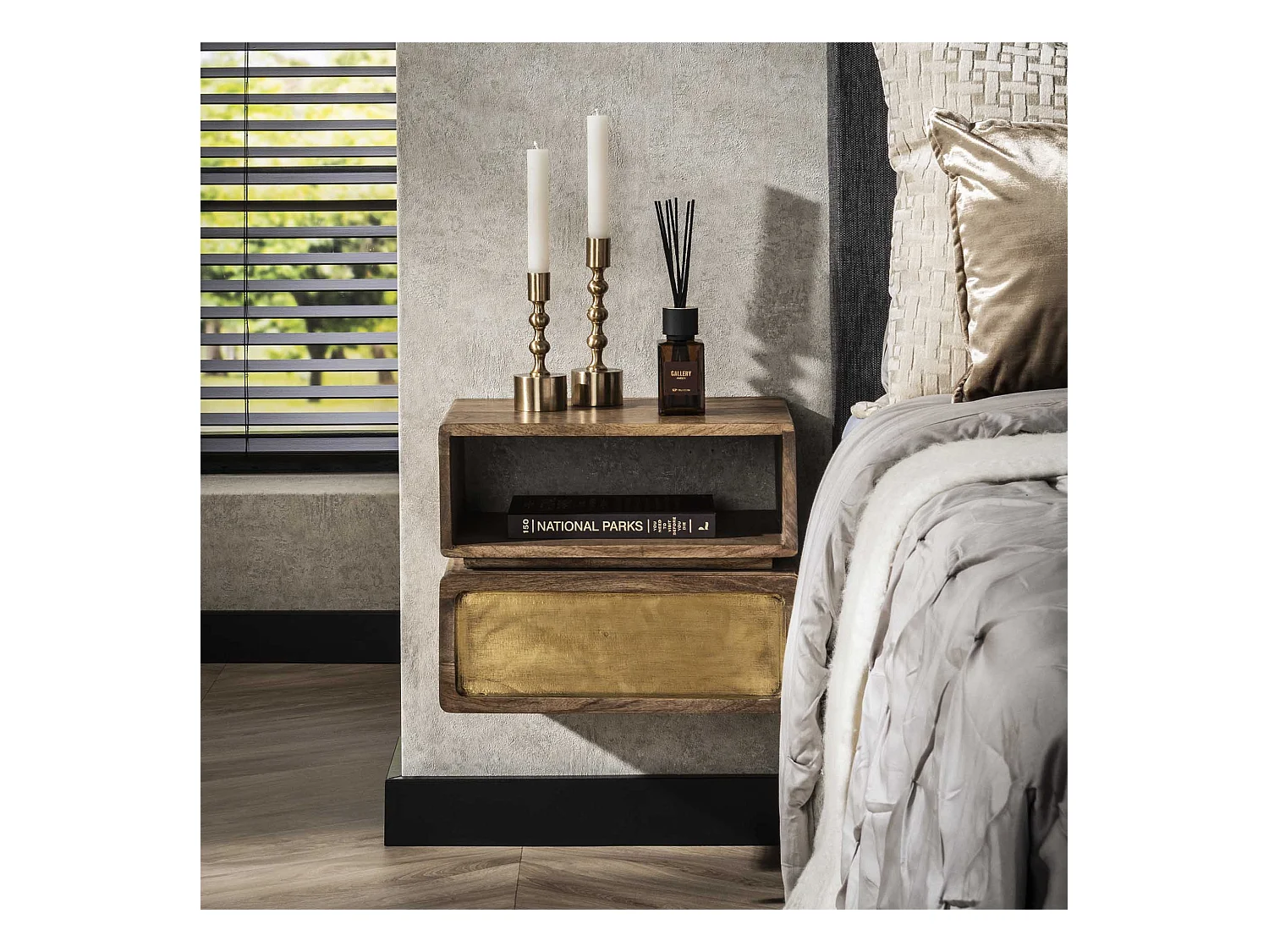 Table de chevet en laiton - Manguier massif noir - Largeur 40 cm