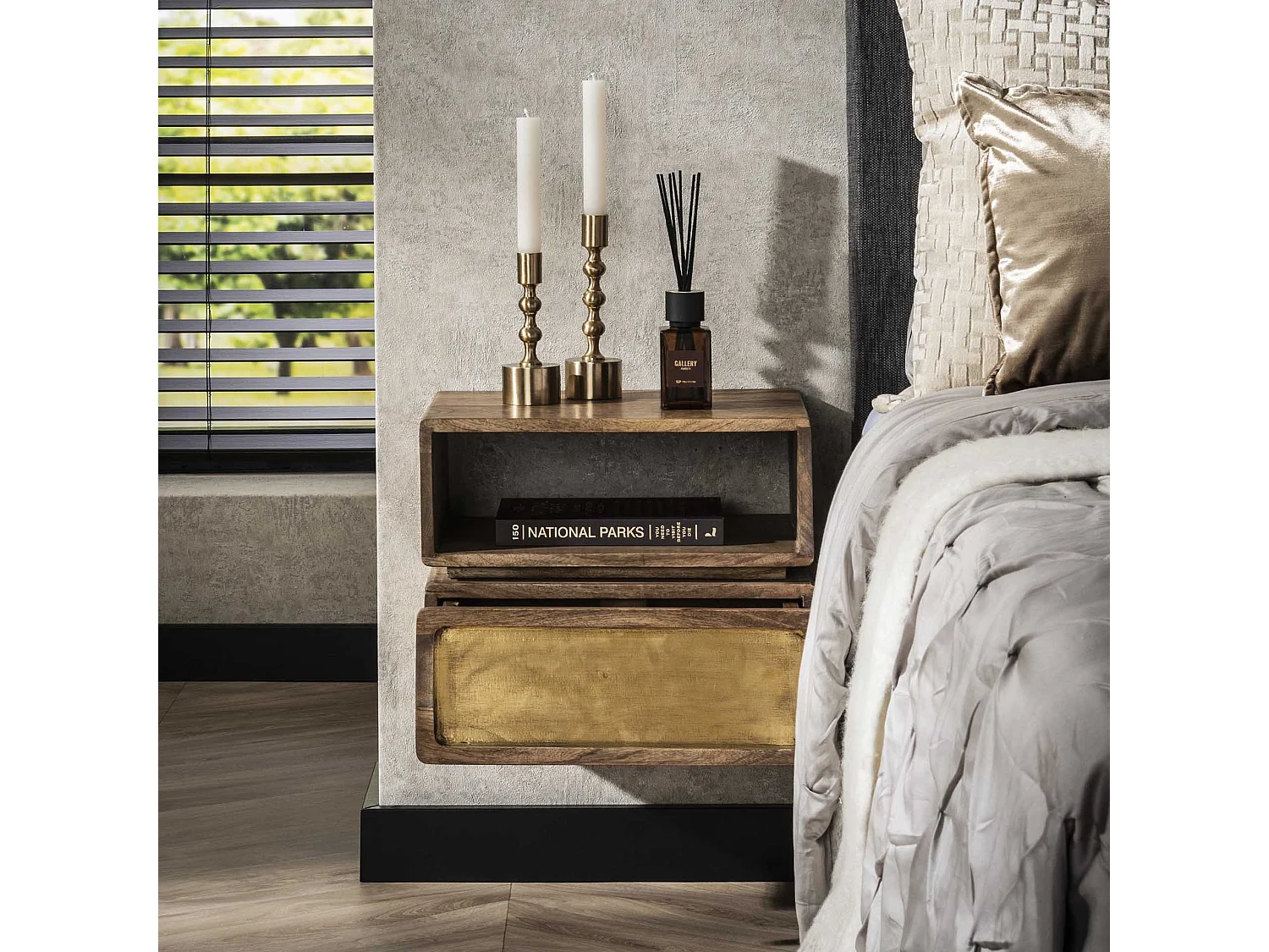 Table de chevet en laiton - Manguier massif noir - Largeur 40 cm