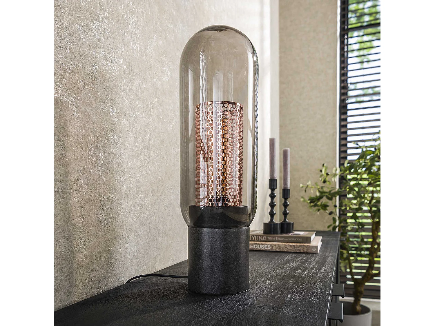 Lámpara de mesa Smoke - Acero perforado en vidrio - Negro ártico