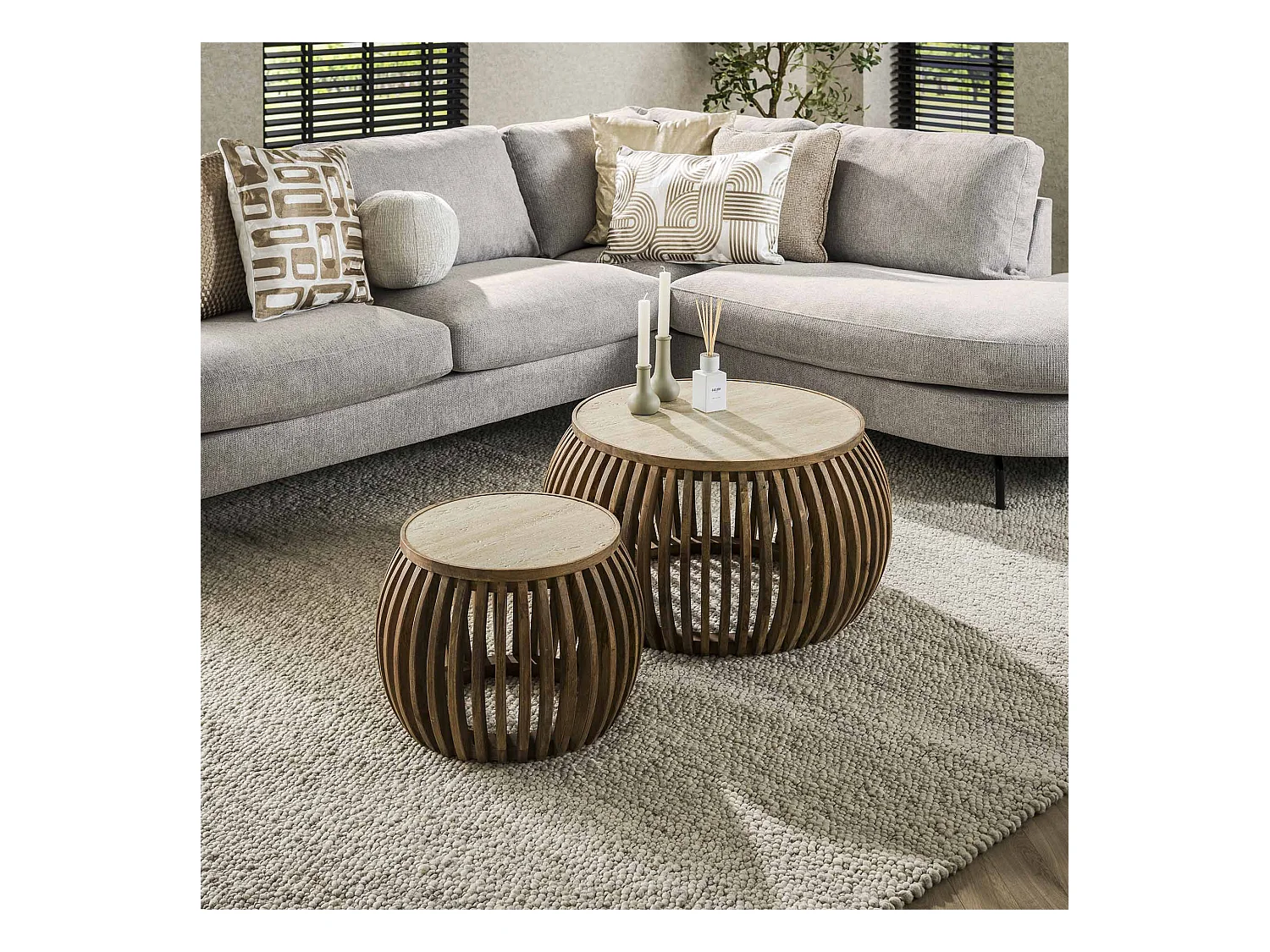 Ensemble de 2 tables basses Curve Nuovo Travertin - Mangue massif couleur sable