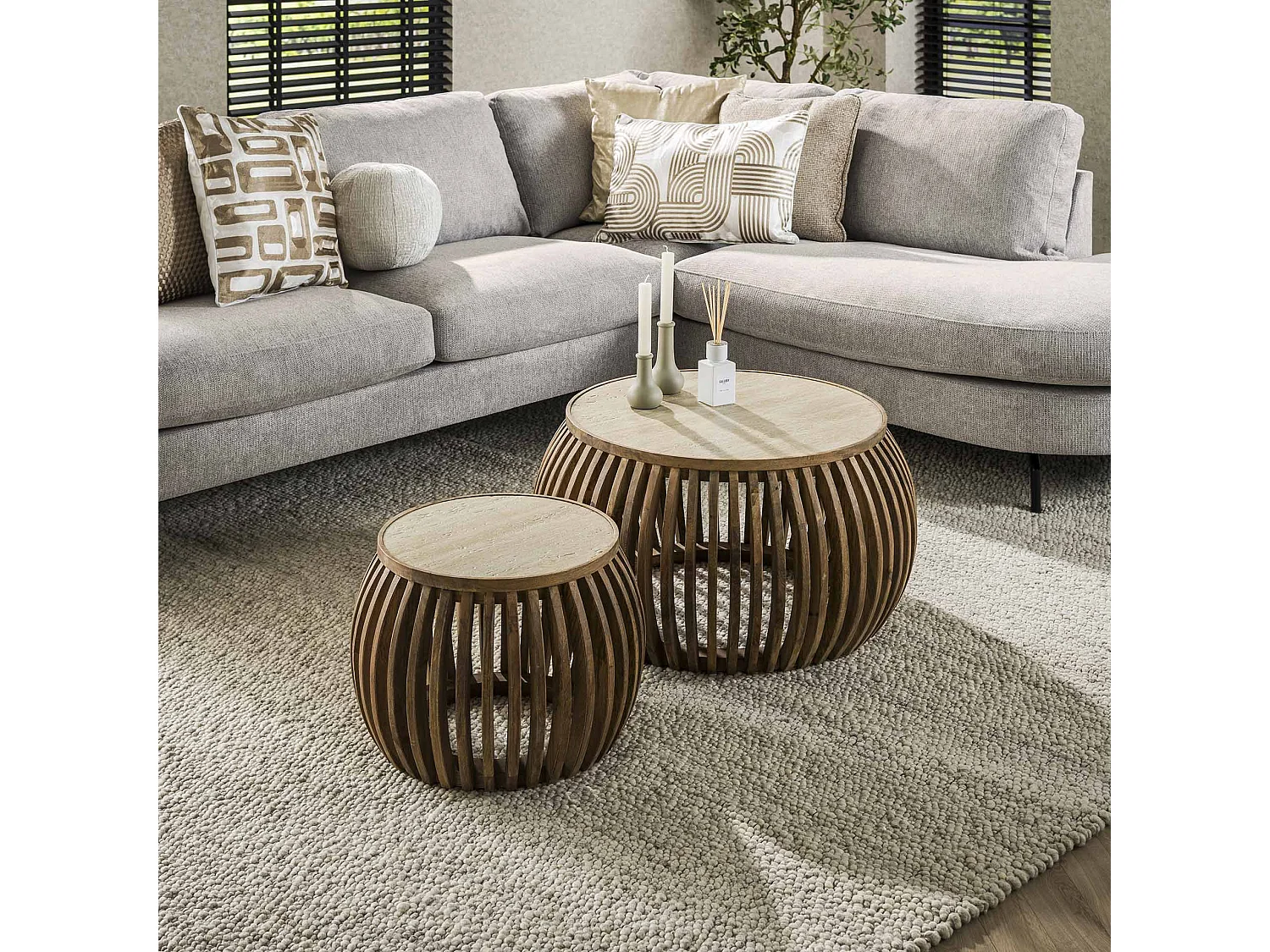 Ensemble de 2 tables basses Curve Nuovo Travertin - Mangue massif couleur sable