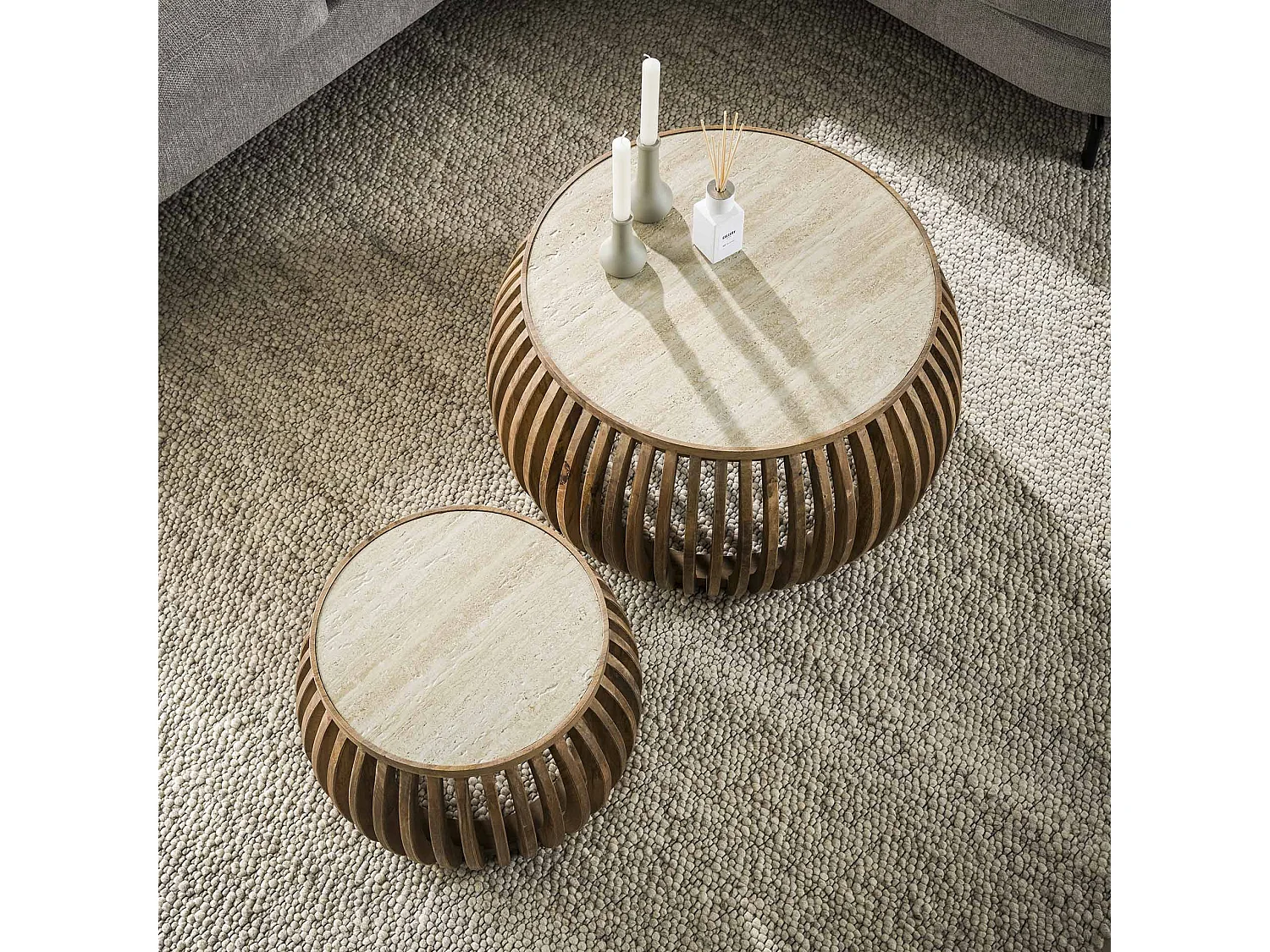 Ensemble de 2 tables basses Curve Nuovo Travertin - Mangue massif couleur sable