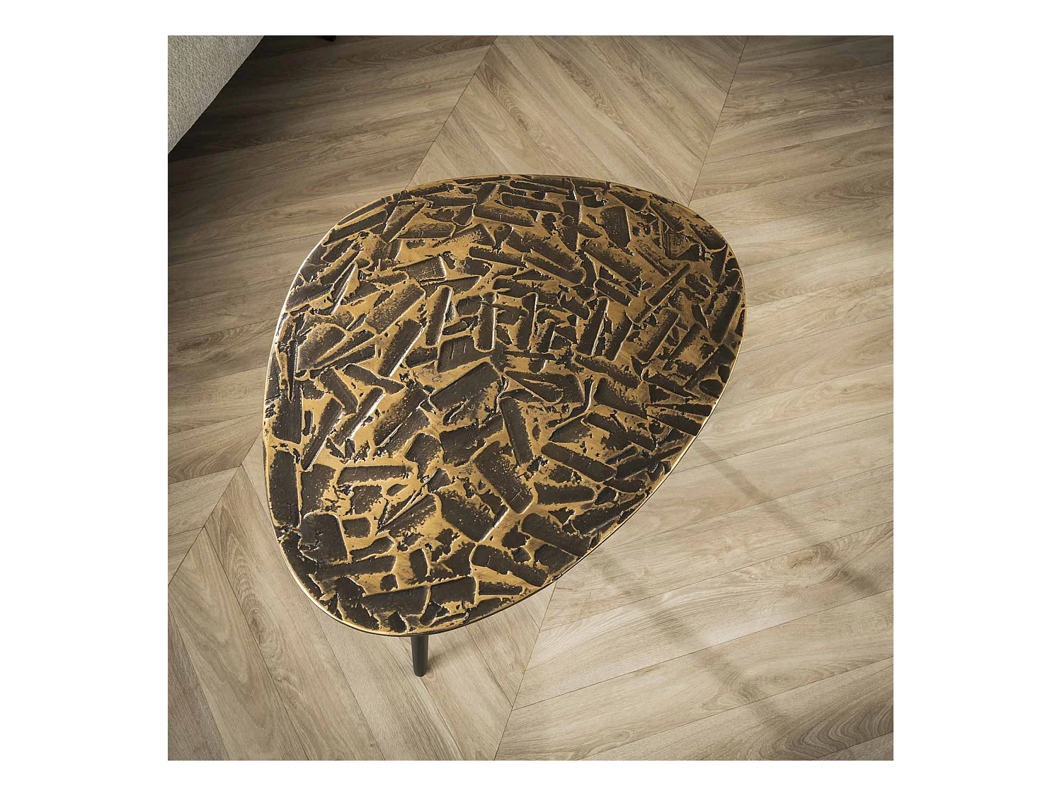 Table basse triangulaire en métal patiné - Lot de 2