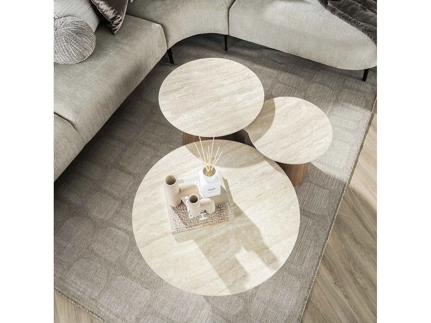 Romano Couchtisch mit konischen Beinen – Keramik-Travertin – 3er-Set