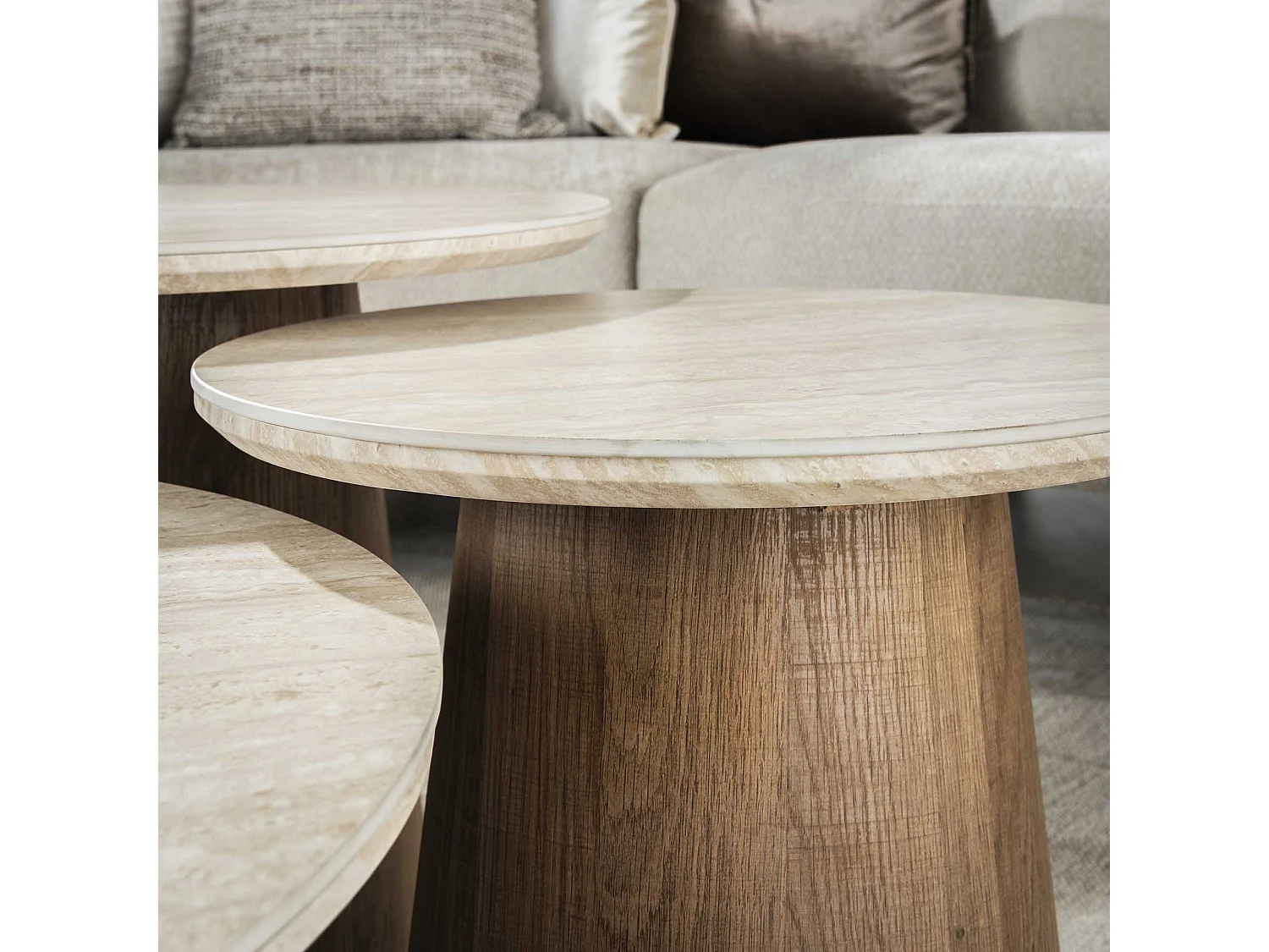 Romano Couchtisch mit konischen Beinen – Keramik-Travertin – 3er-Set