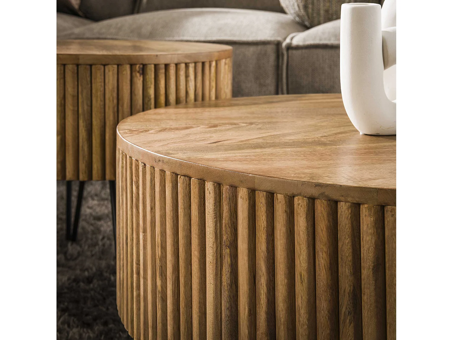 Table basse ronde Wave - Mangue massif couleur sable - Lot de 2