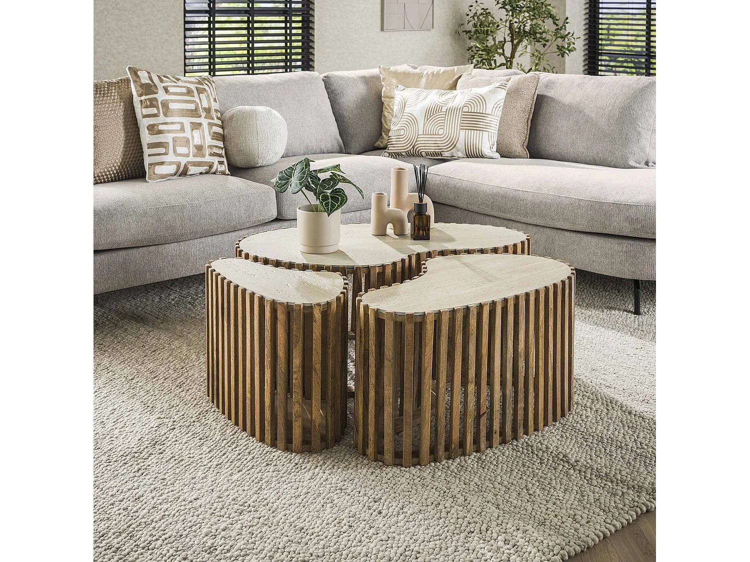 Ensemble de 3 tables basses en travertin Nuovo en forme de rein, couleur sable mangue massif