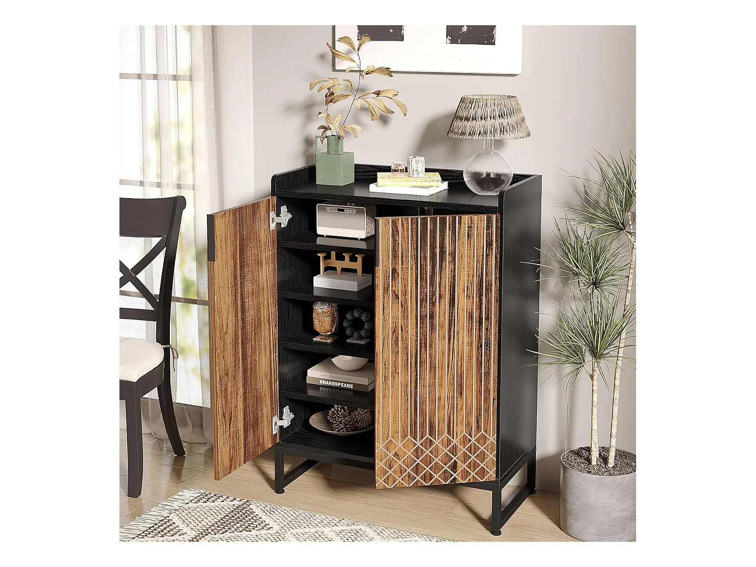 25 par szafek na buty, duża szafka z półkami i czarną ramą do przedpokoju