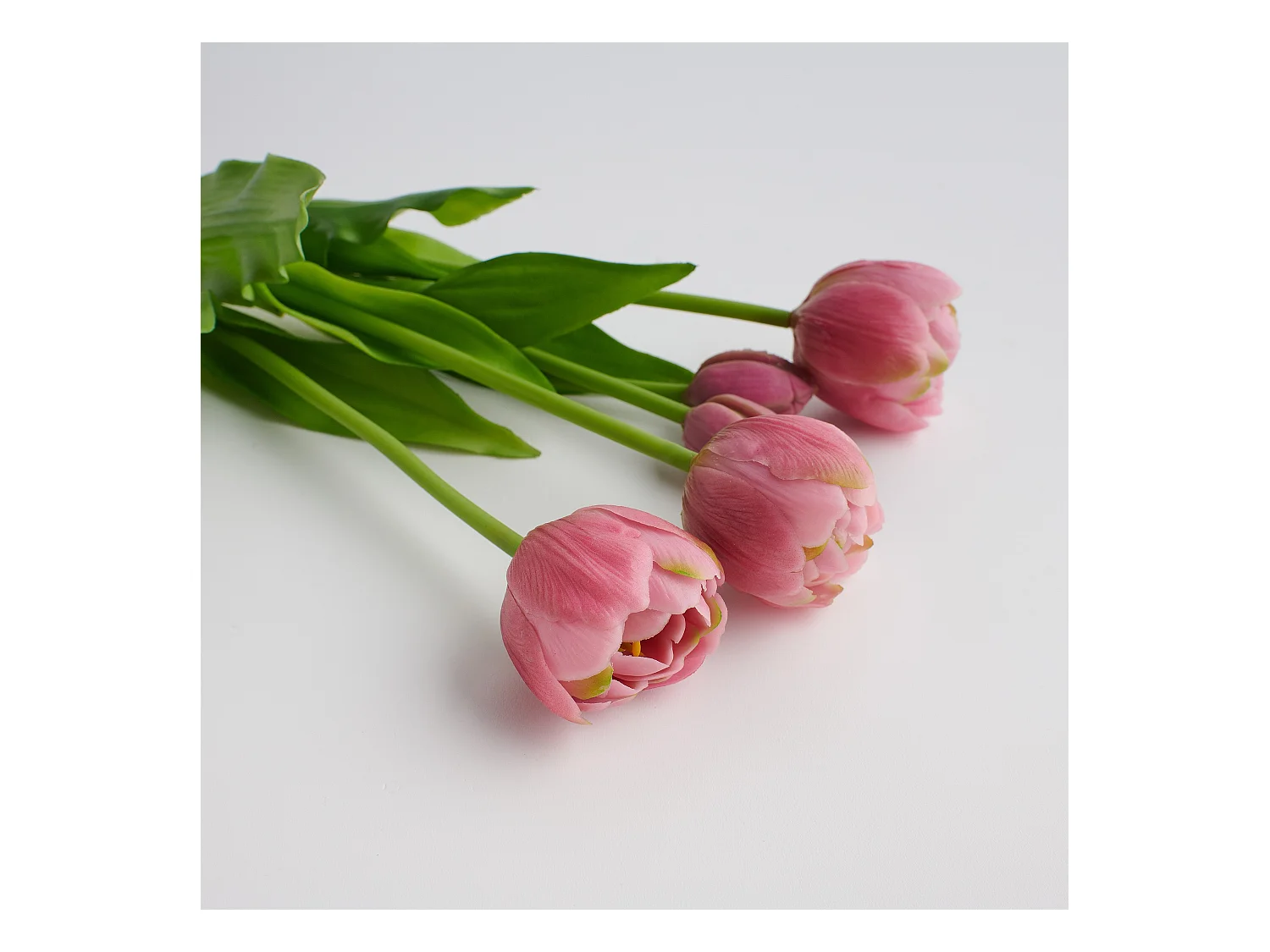 Blumenstrauß Tulipanisio mittelviolett 7 x 18 x 40