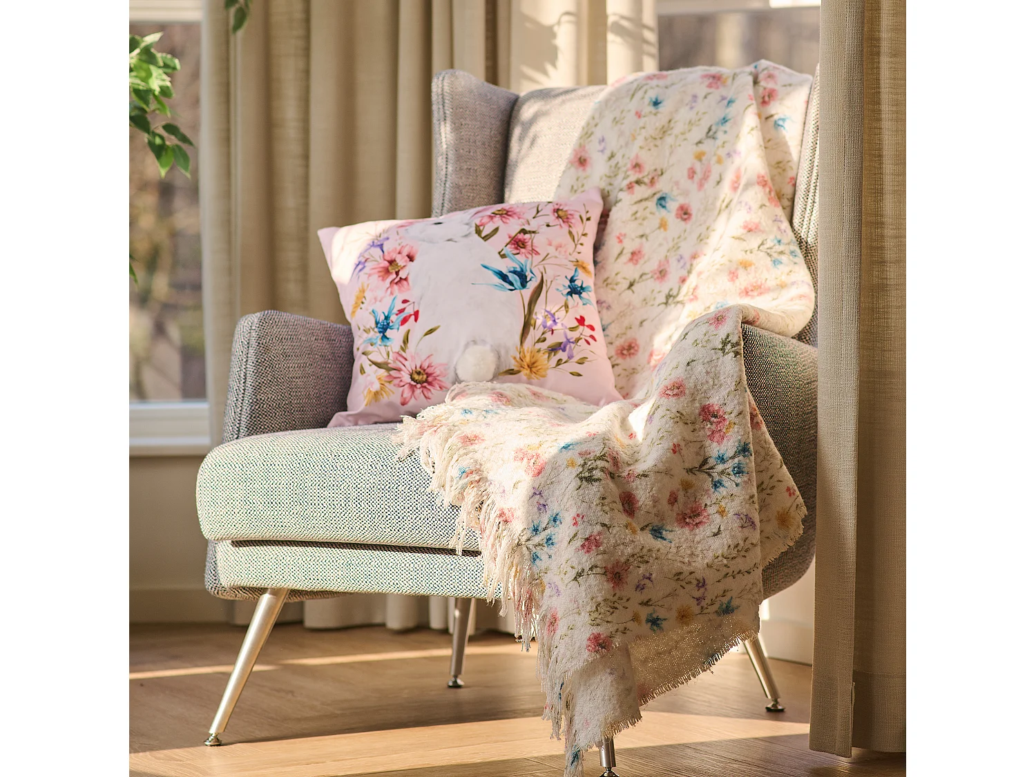 Weiße Decke Sirso mit Blumenmuster 130x170 cm