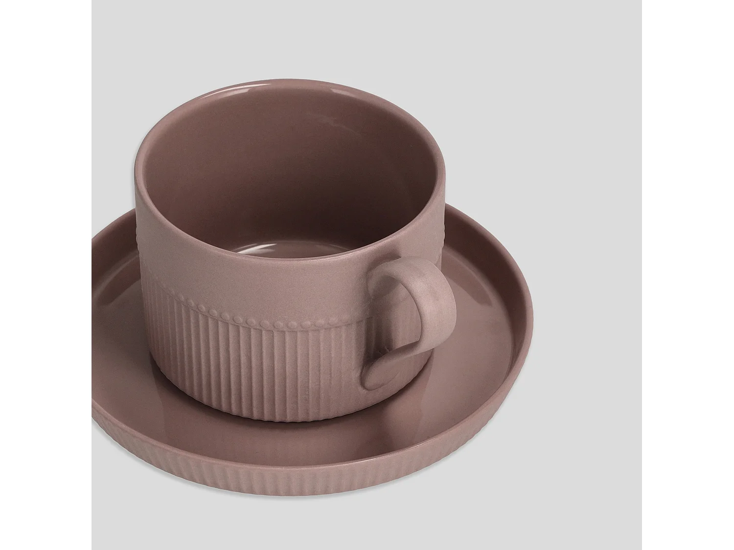 Stilvolle Porzellantasse Clare mit Untertasse Lila