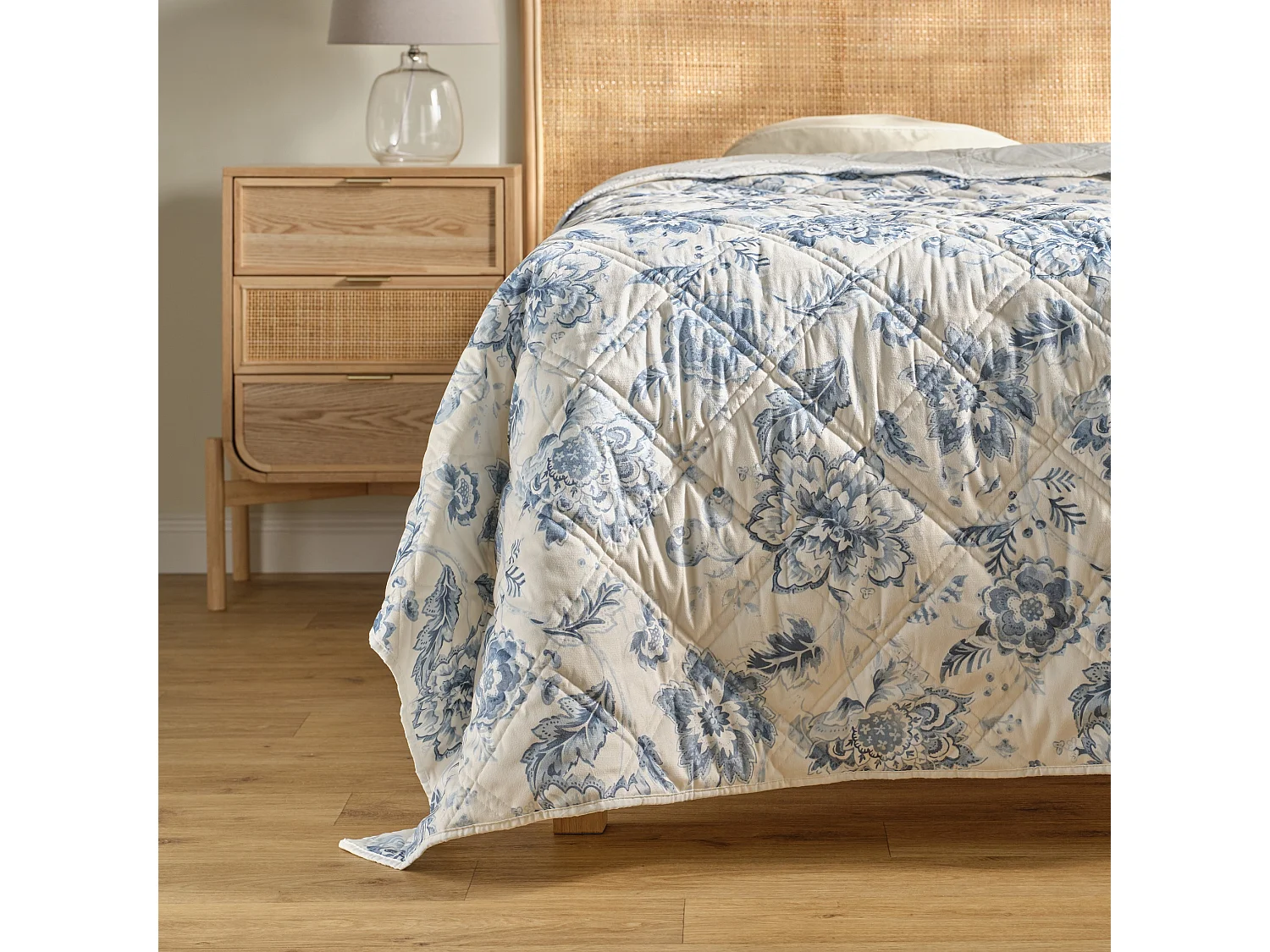 Tagesdecke Florieta hellblau 200 x 220