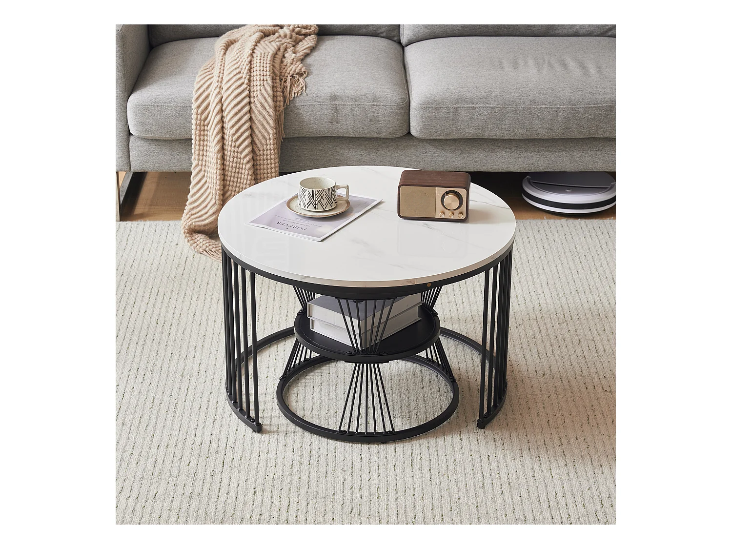 Lot de 2 tables basses gigognes rondes 70/45cm en placage marbre blanc, cadre en métal noir, système emboîtable