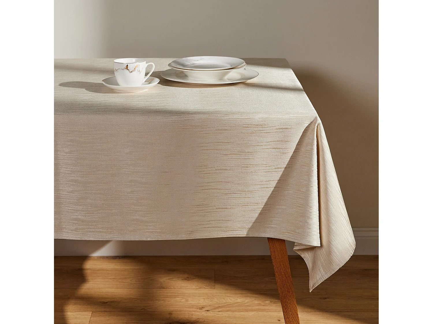 Elegante Jacquard-Tischdecke Scilio in Beige