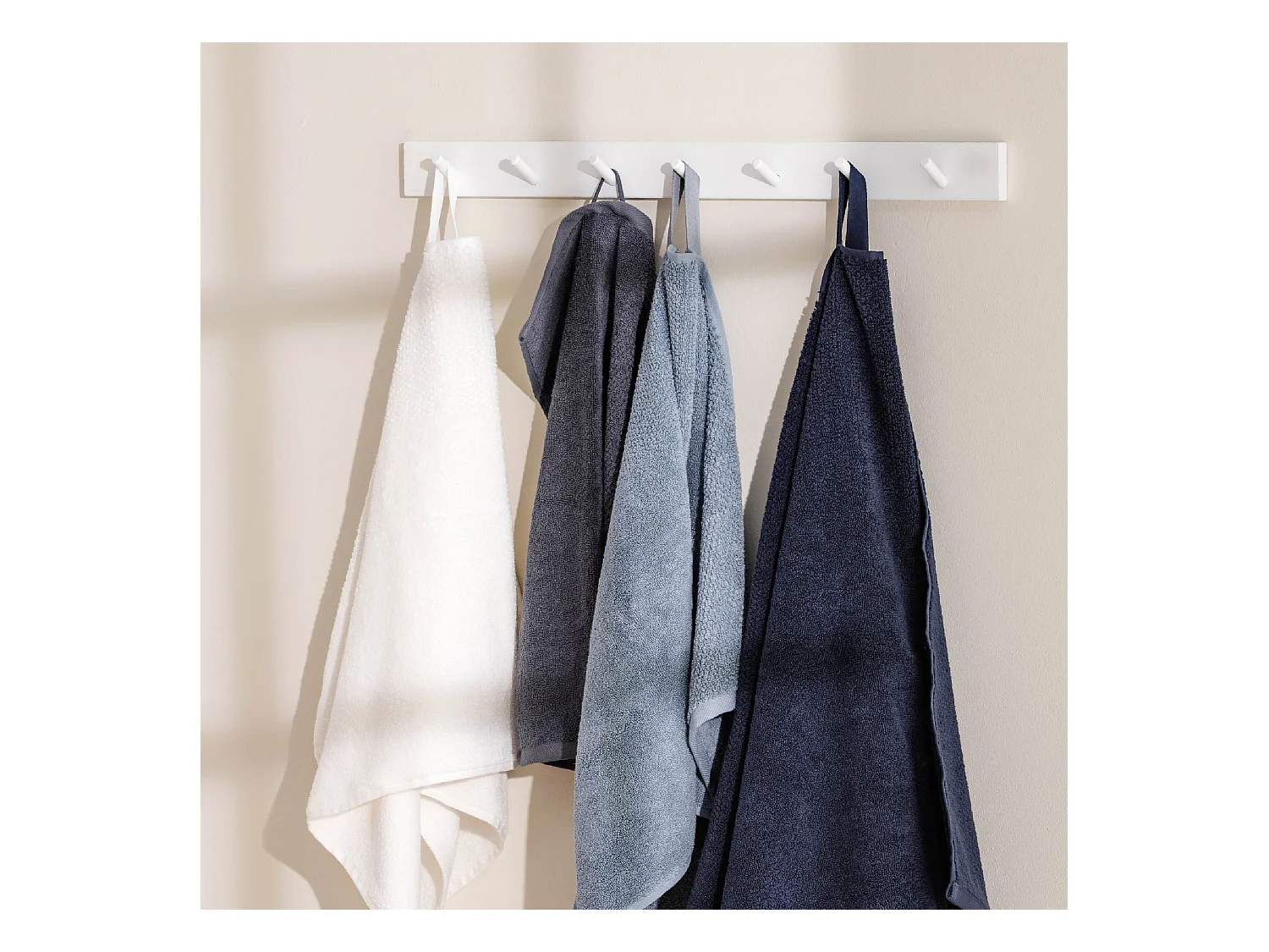 Badetuch Strippo mittelweiß 70 x 130