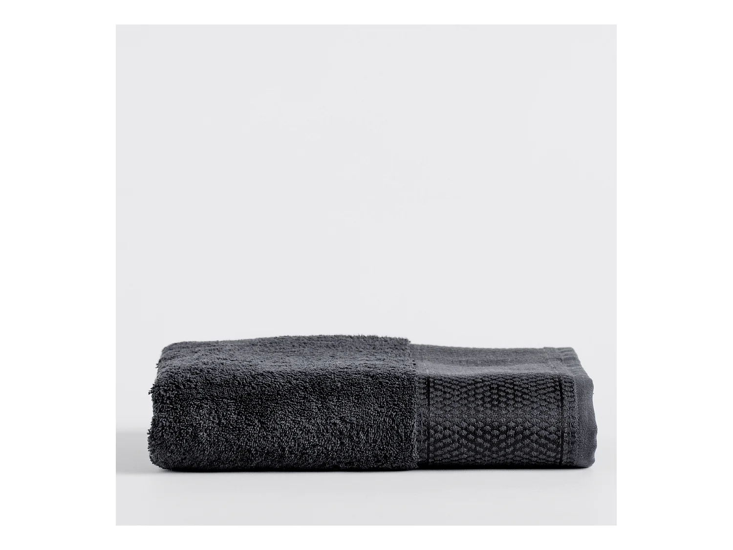 Serviette en coton égyptien Destello noir moyen 100 x 140