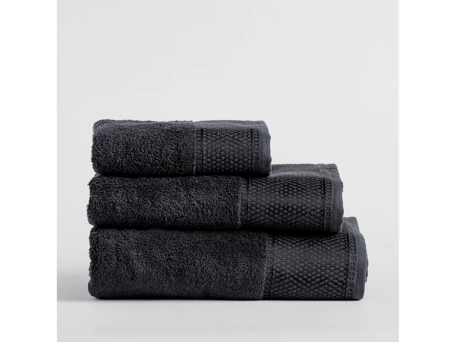 Serviette en coton égyptien Destello noir moyen 100 x 140