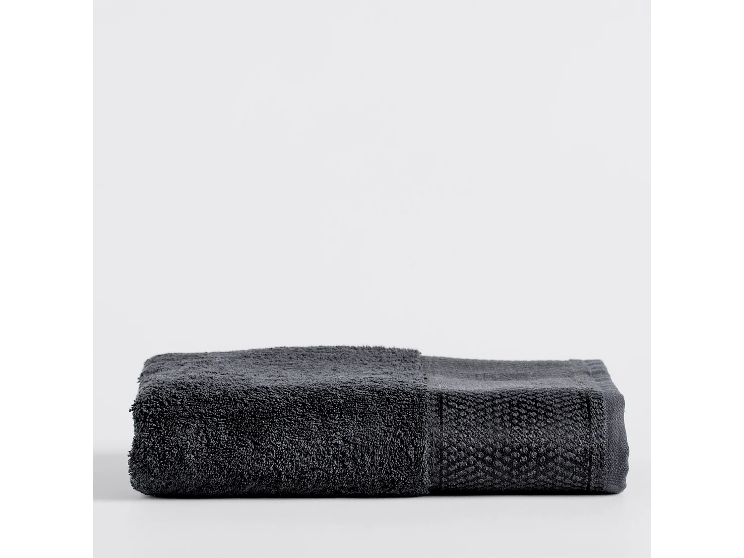 Serviette en coton égyptien Destello noir moyen 100 x 140